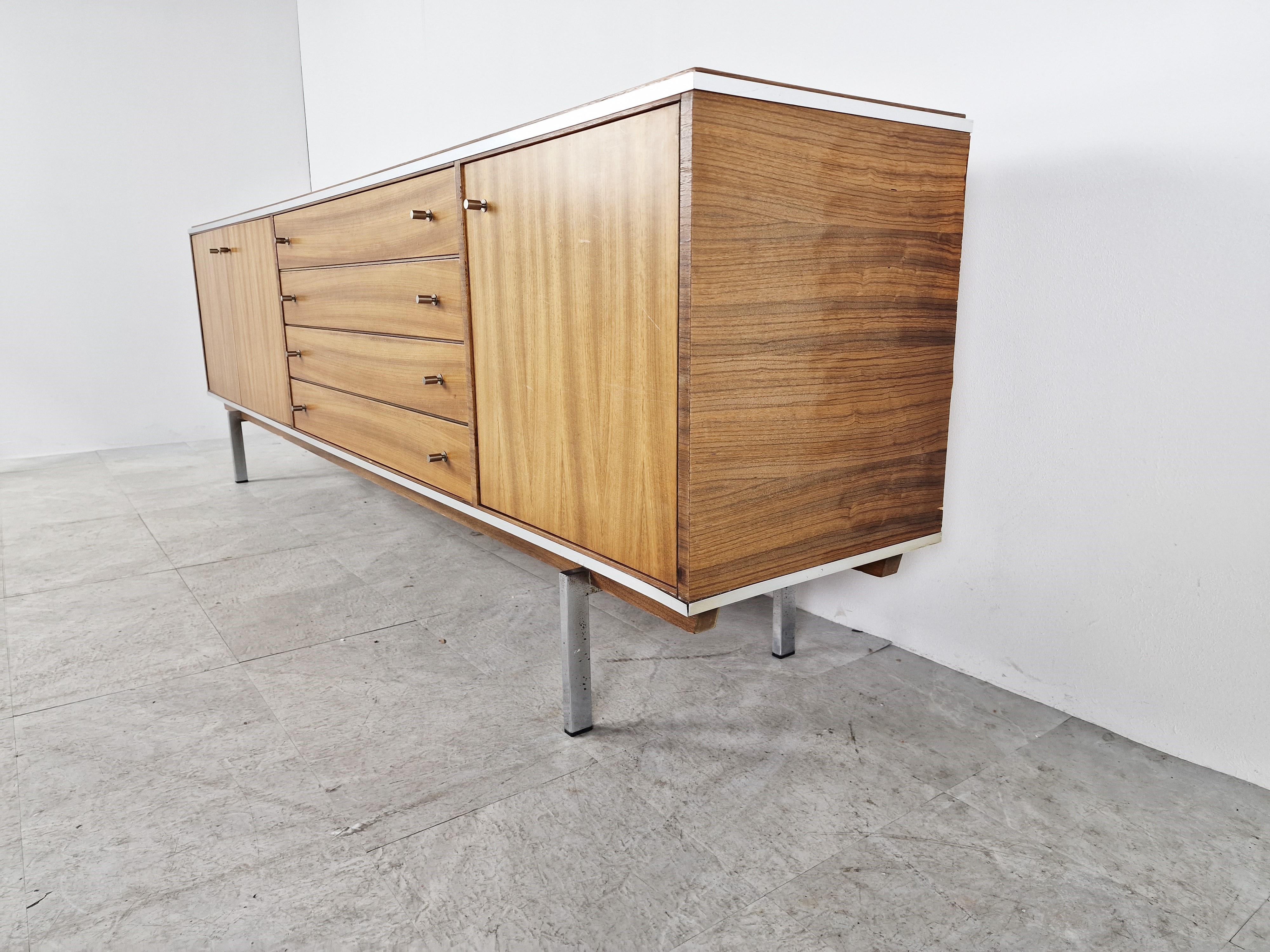 Mid century modern sideboard by Pieter de Bruyne for AL meubel.

Beautiful timeless design with a beautiful wood patern.

Chromed steel legs.

Good condition with normal age related wear.

1960s - Belgium

Dimensions:
Lenght: