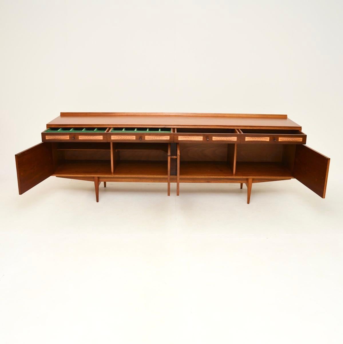 Mid-Century Modern Enfilade vintage de Robert Heritage pour Archie Shine en vente