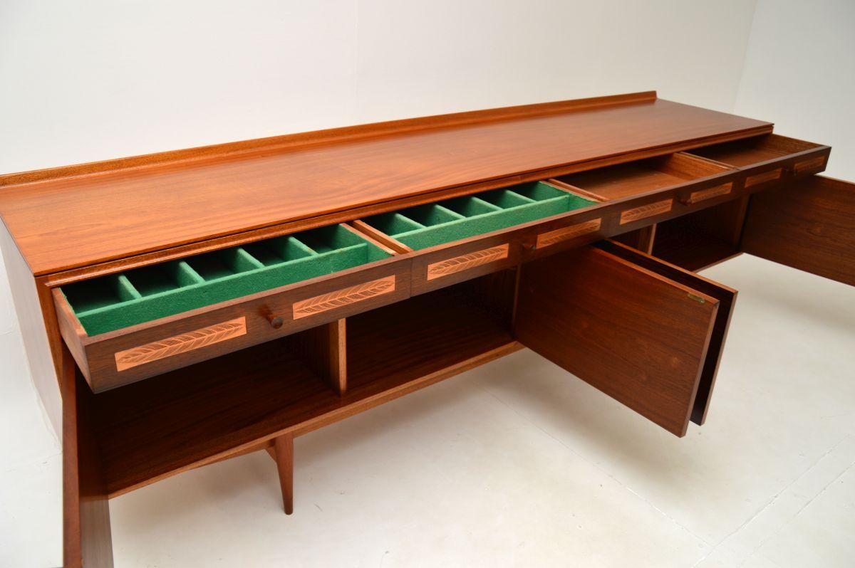 Britannique Enfilade vintage de Robert Heritage pour Archie Shine en vente