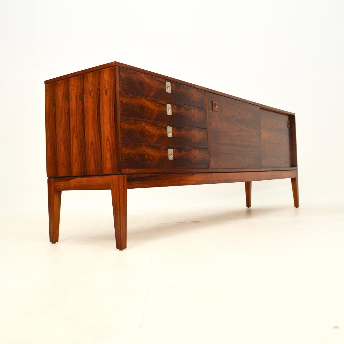 Britannique Enfilade vintage de Robert Heritage pour Archie Shine en vente