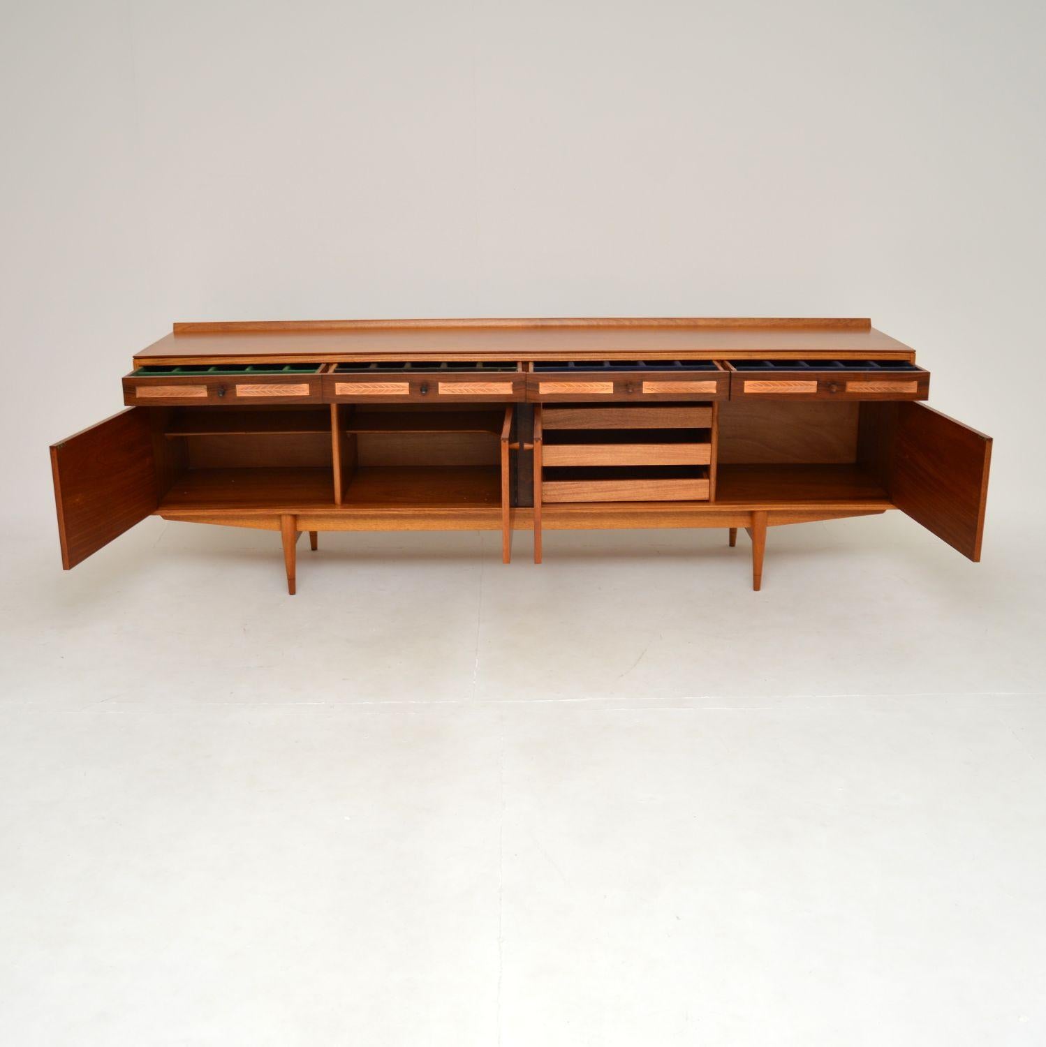 Vintage Sideboard by Robert Heritage for Archie Shine In Good Condition In London, GB