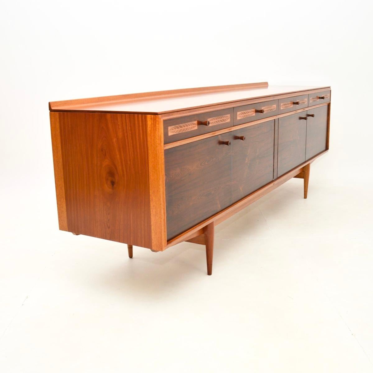 Incrusté Enfilade vintage de Robert Heritage pour Archie Shine en vente