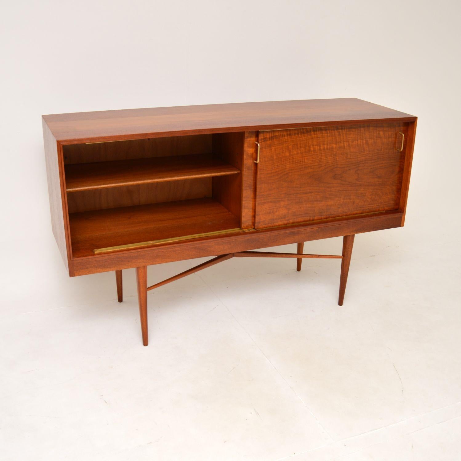 Vintage Sideboard by Robert Heritage for Heal’s In Good Condition For Sale In London, GB