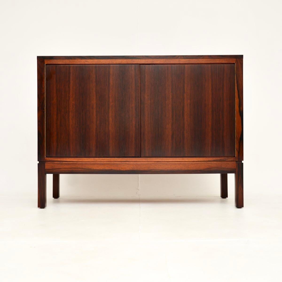 Mid-Century Modern Buffet / armoire vintage par Robert Heritage pour Archie Shine en vente