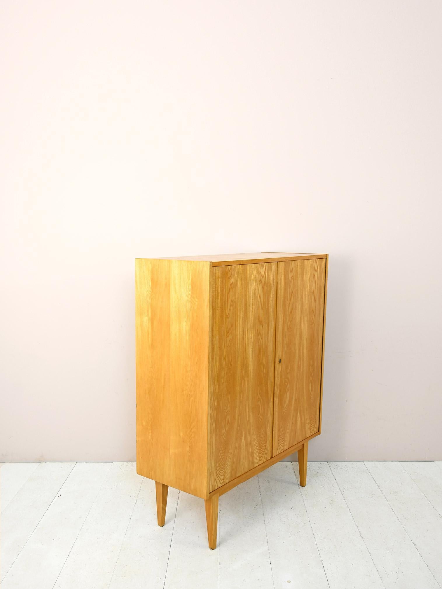 Vintage Sideboard Cabinet with Double Door In Good Condition For Sale In Brescia, IT