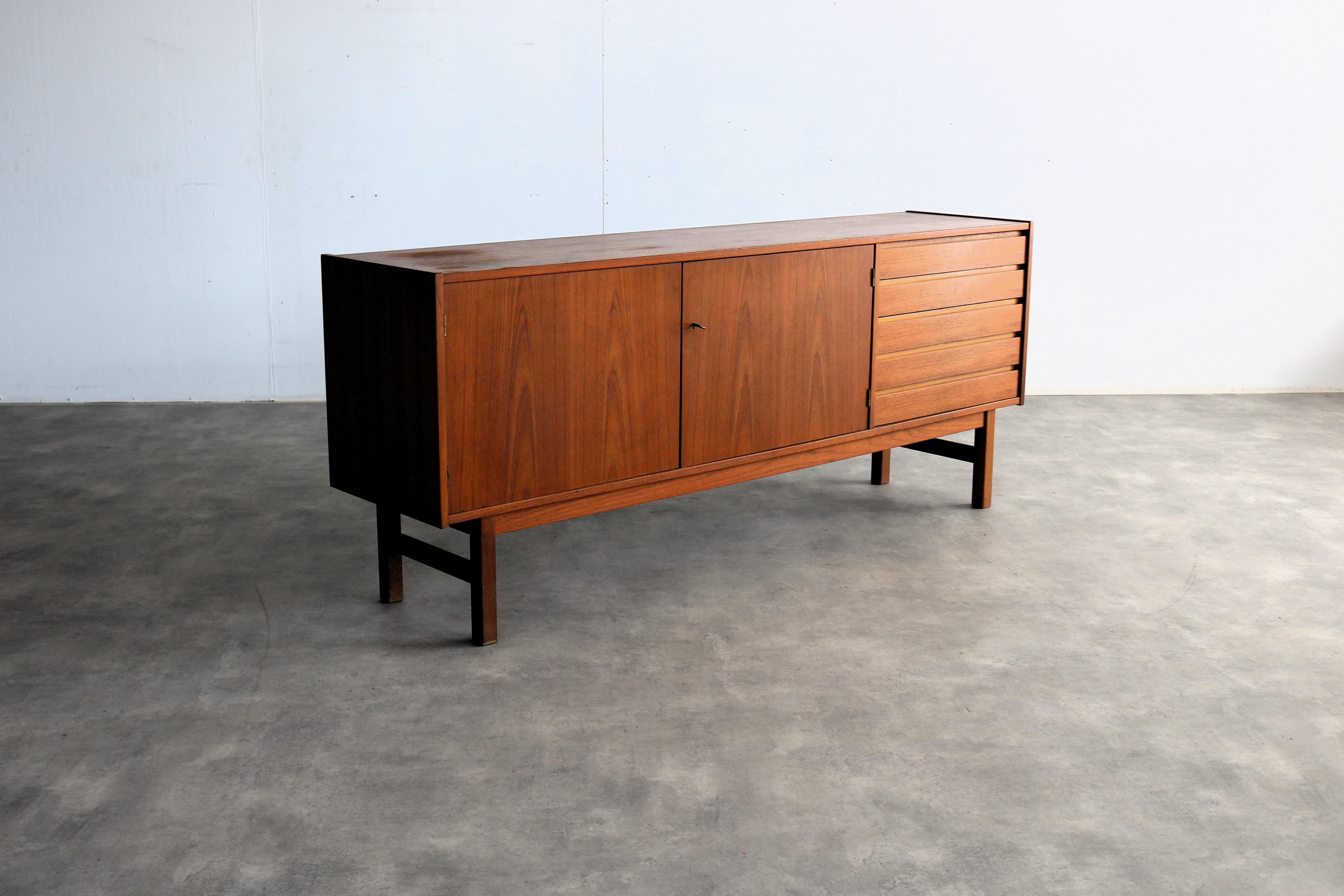 Svedese credenza vintage  cassettiera  1960s  Svezia in vendita