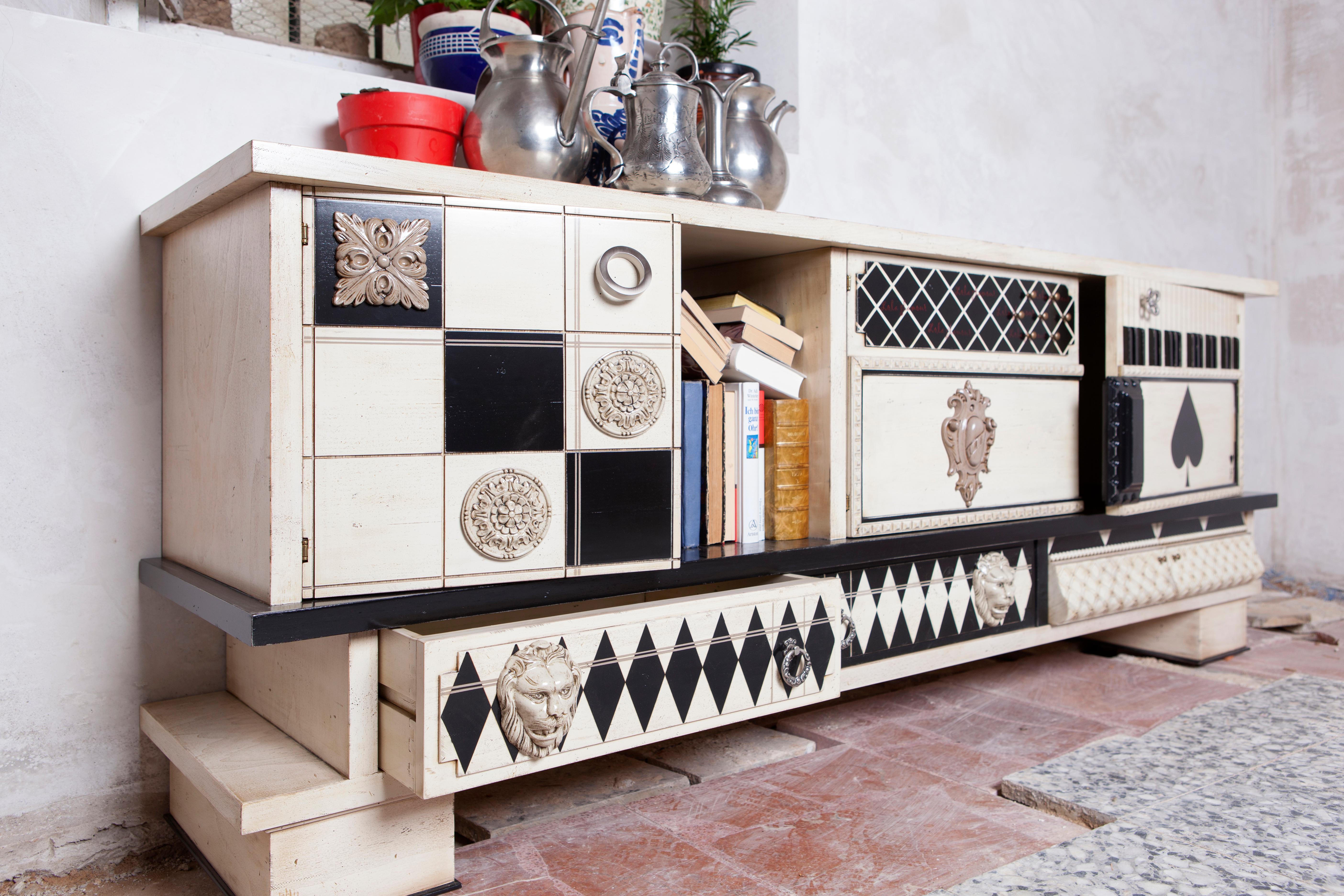 Postmoderne Buffet vintage, cinq portes et six tiroirs, par Lola Glamour en vente