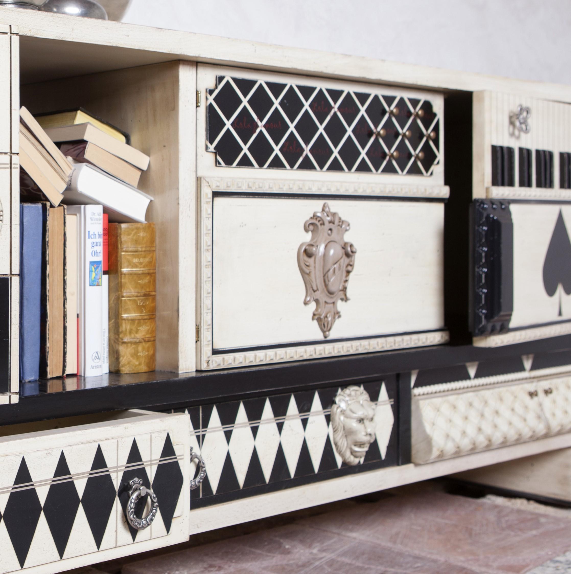 Espagnol Buffet vintage, cinq portes et six tiroirs, par Lola Glamour en vente