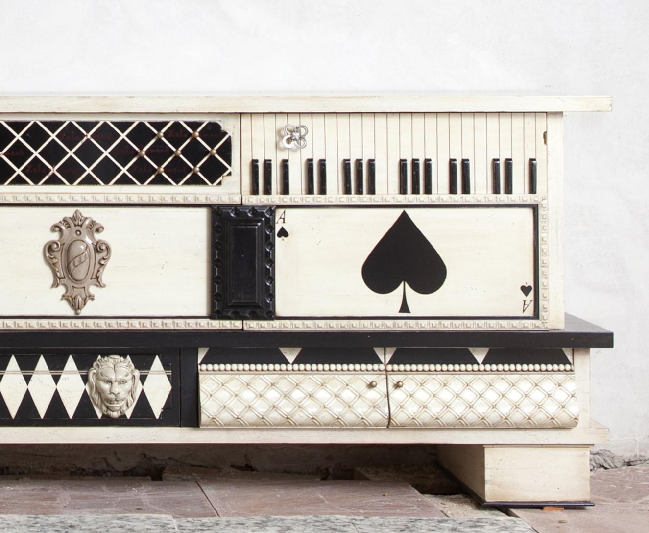 Buffet vintage, cinq portes et six tiroirs, par Lola Glamour Neuf - En vente à Geneve, CH