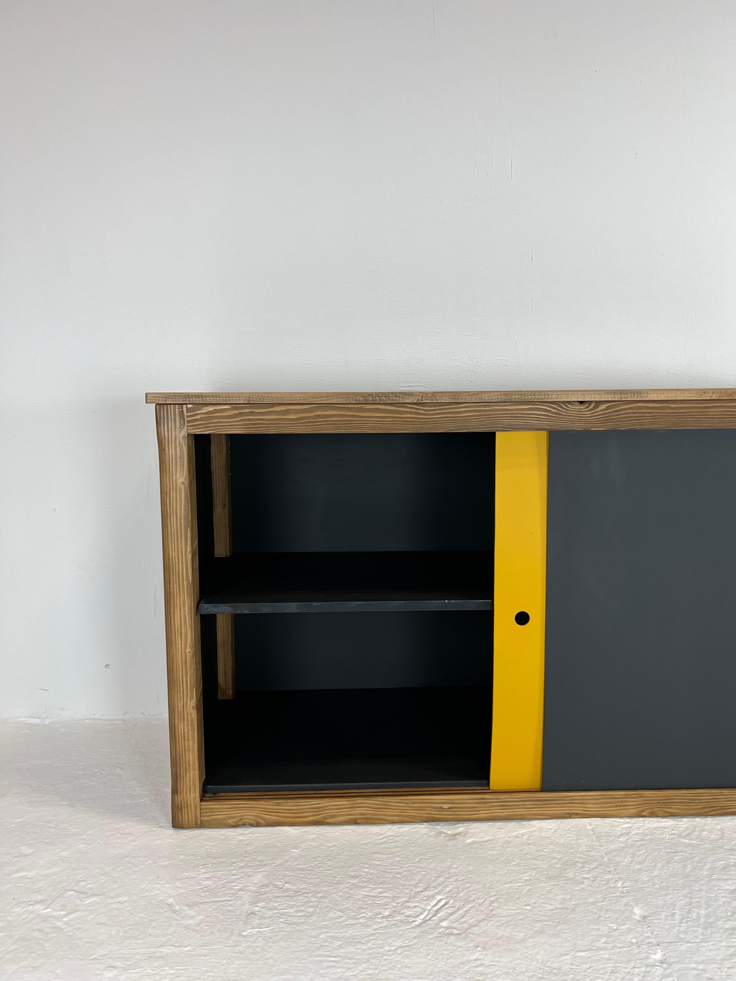 Mid-20th Century Vintage Sideboard in Pine and Oak with 2 Sliding Doors