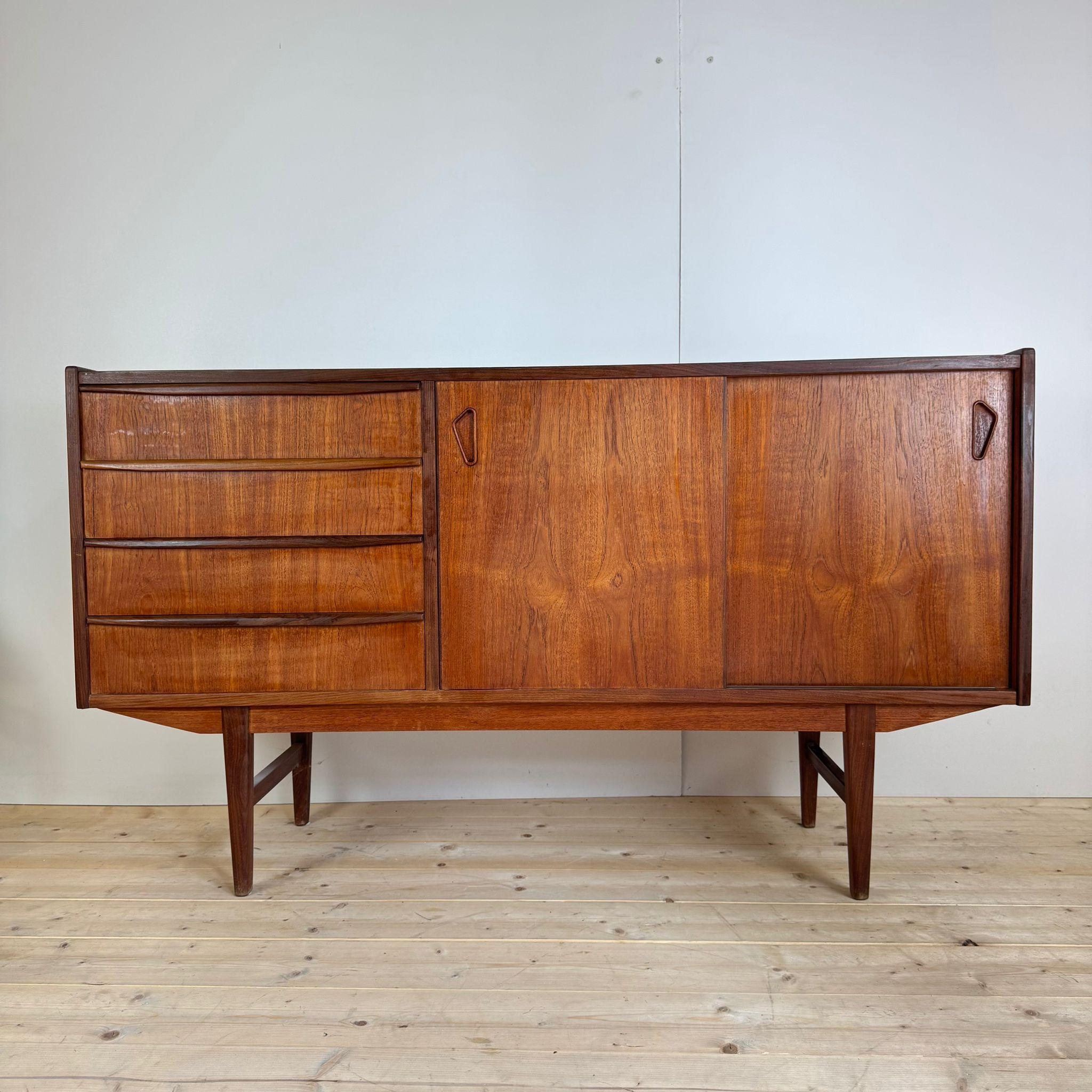 Vintage Anrichte aus Teakholz, Dänemark 1960 (Moderne der Mitte des Jahrhunderts) im Angebot