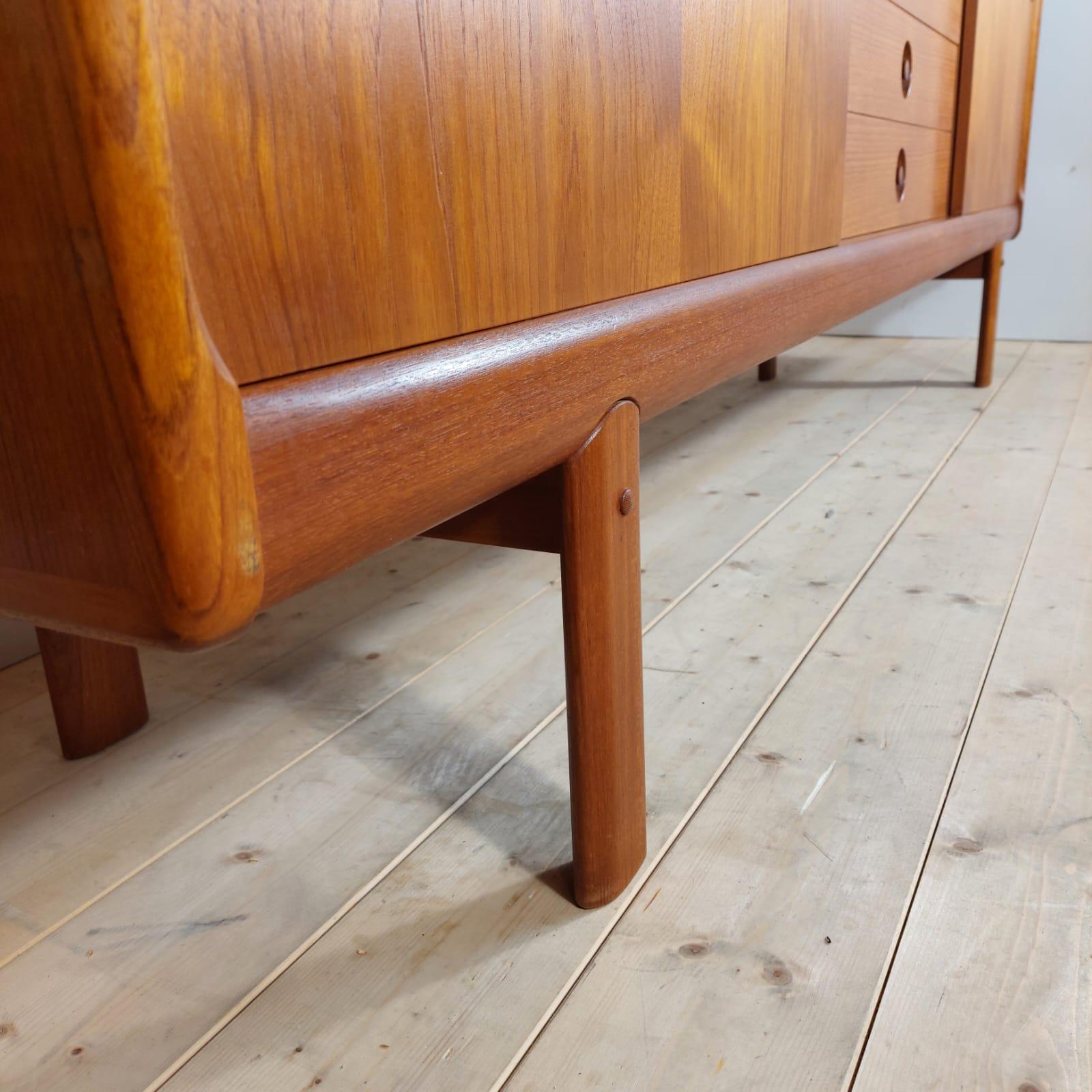 Impiallacciato Vintage sideboard in teak, Denmark 1960 in vendita