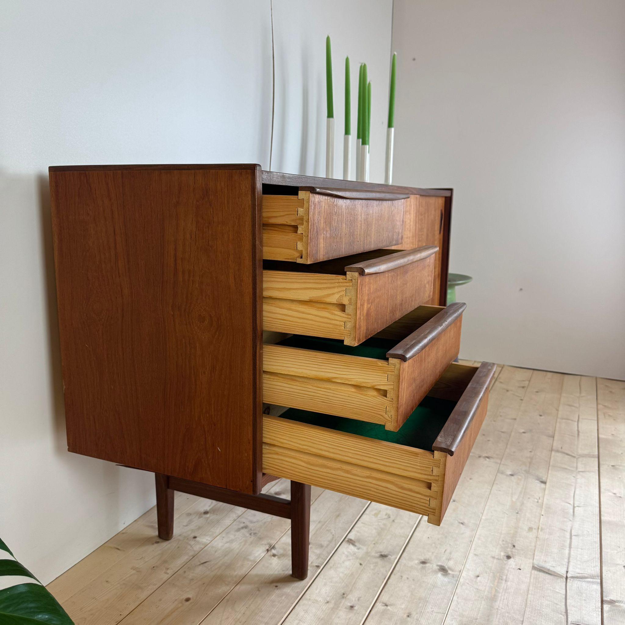 Vintage Anrichte aus Teakholz, Dänemark 1960 (Mid-20th Century) im Angebot