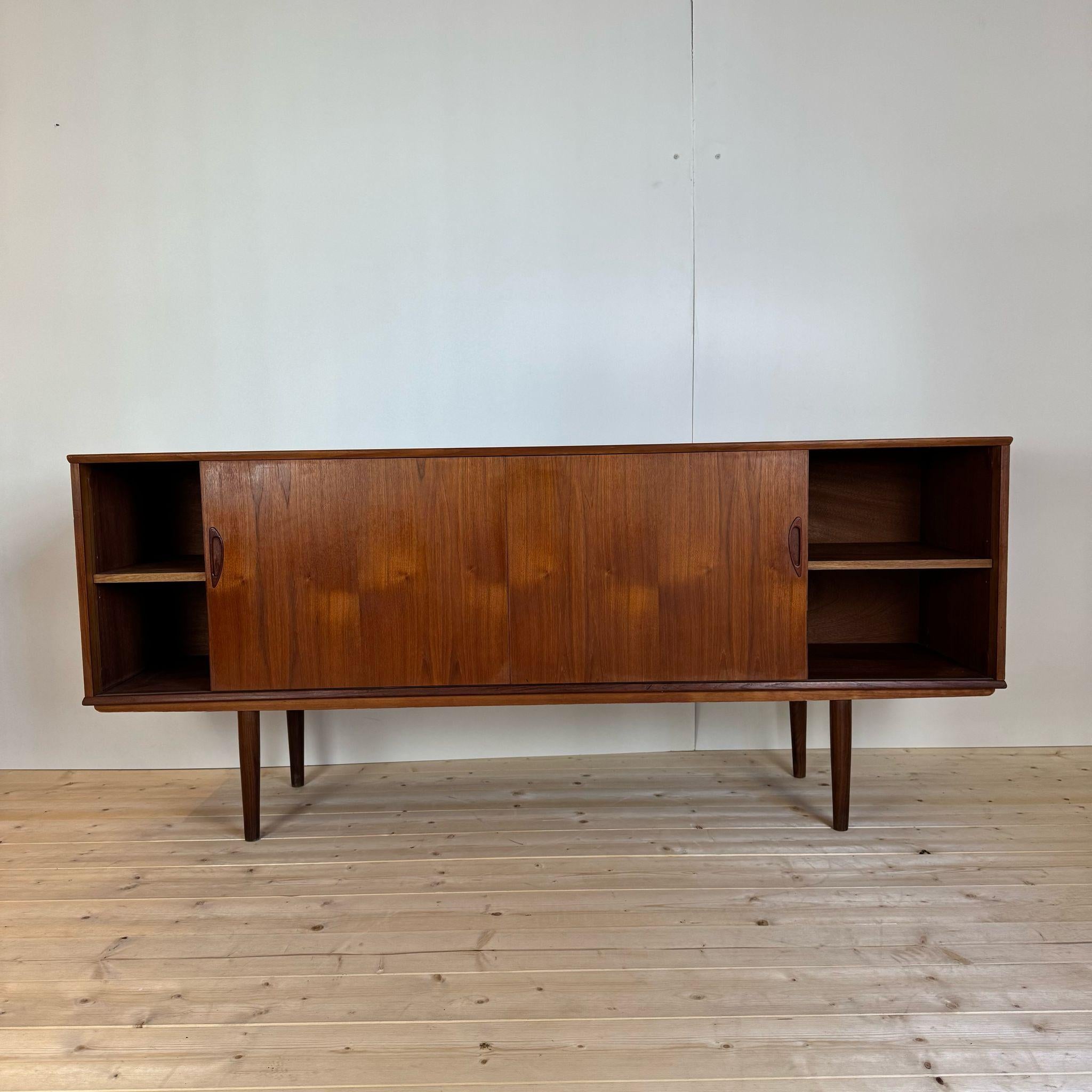 Mid-Century Modern Buffet vintage en teck, Danemark années 1960 en vente