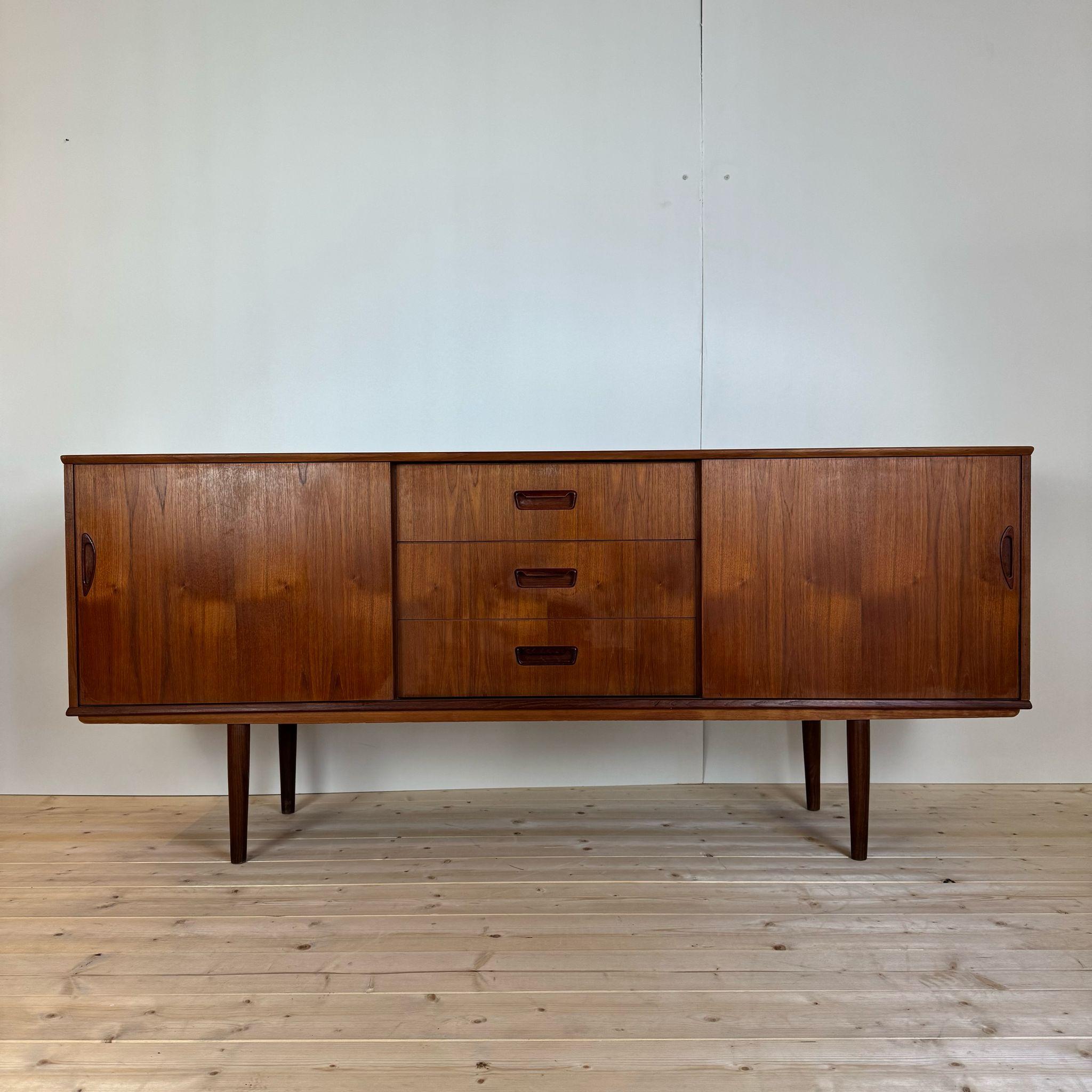 Placage Buffet vintage en teck, Danemark années 1960 en vente