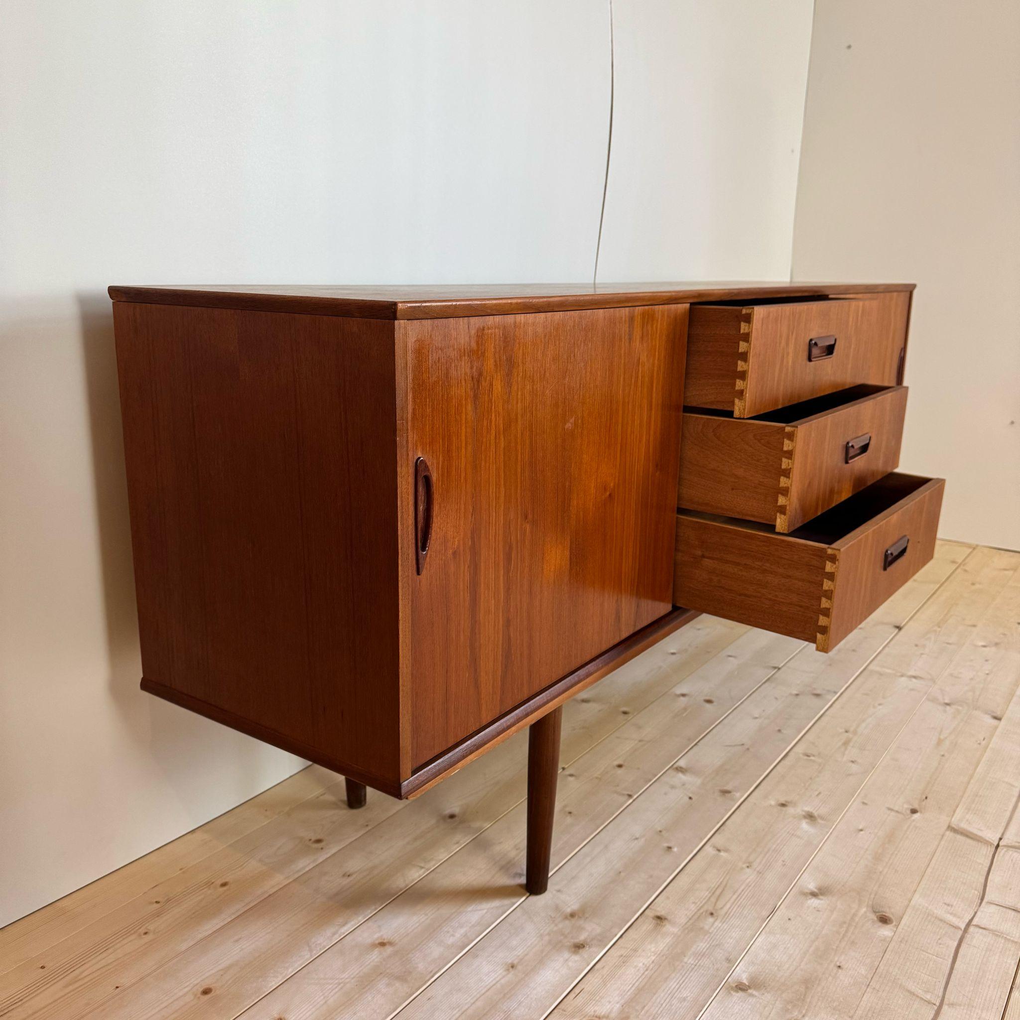 Buffet vintage en teck, Danemark années 1960 en vente 1