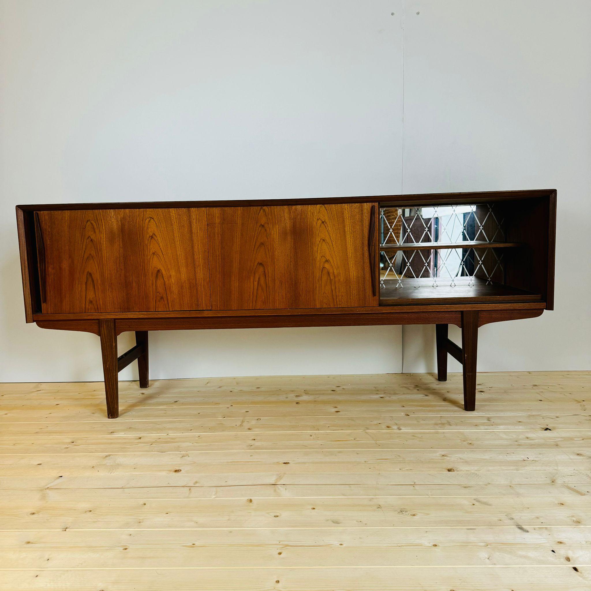 Mid-Century Modern Buffet vintage en teck, Danemark années 60 en vente