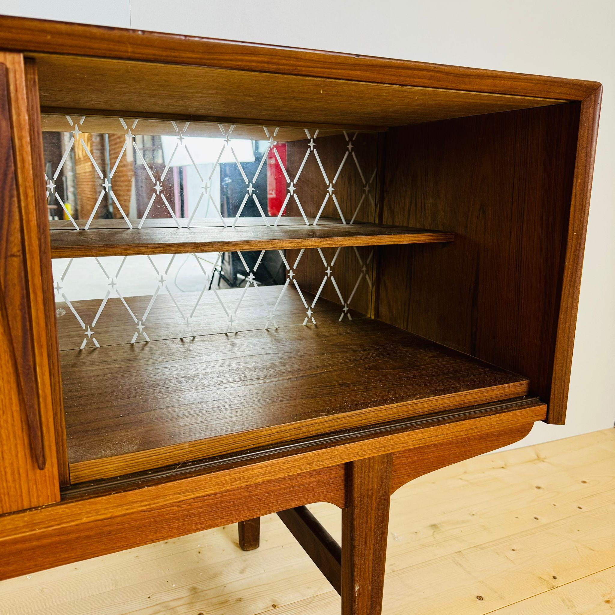 Placage Buffet vintage en teck, Danemark années 60 en vente