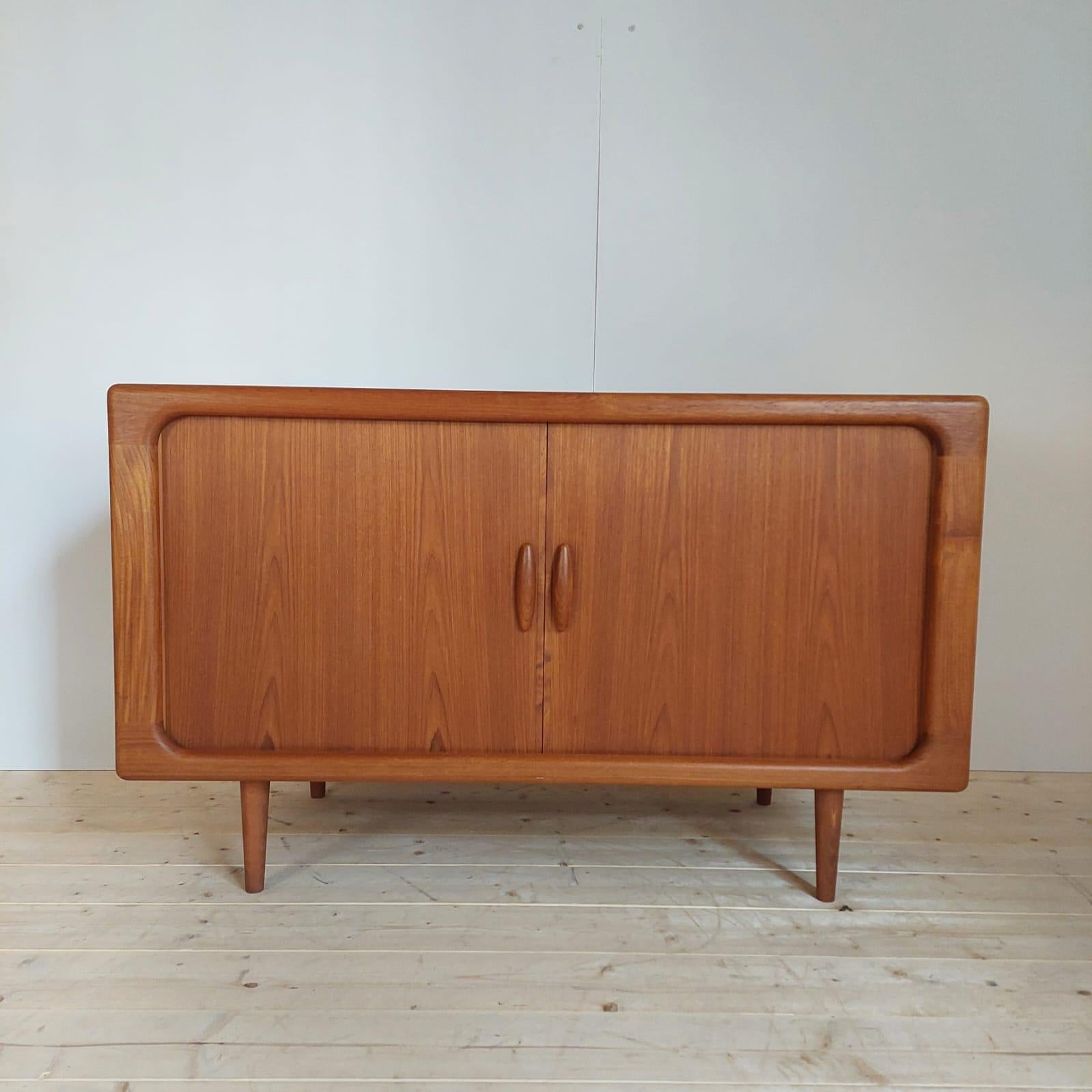 Mid-Century Modern Buffet vintage en teck, Dyrlund, Danemark années 1960 en vente