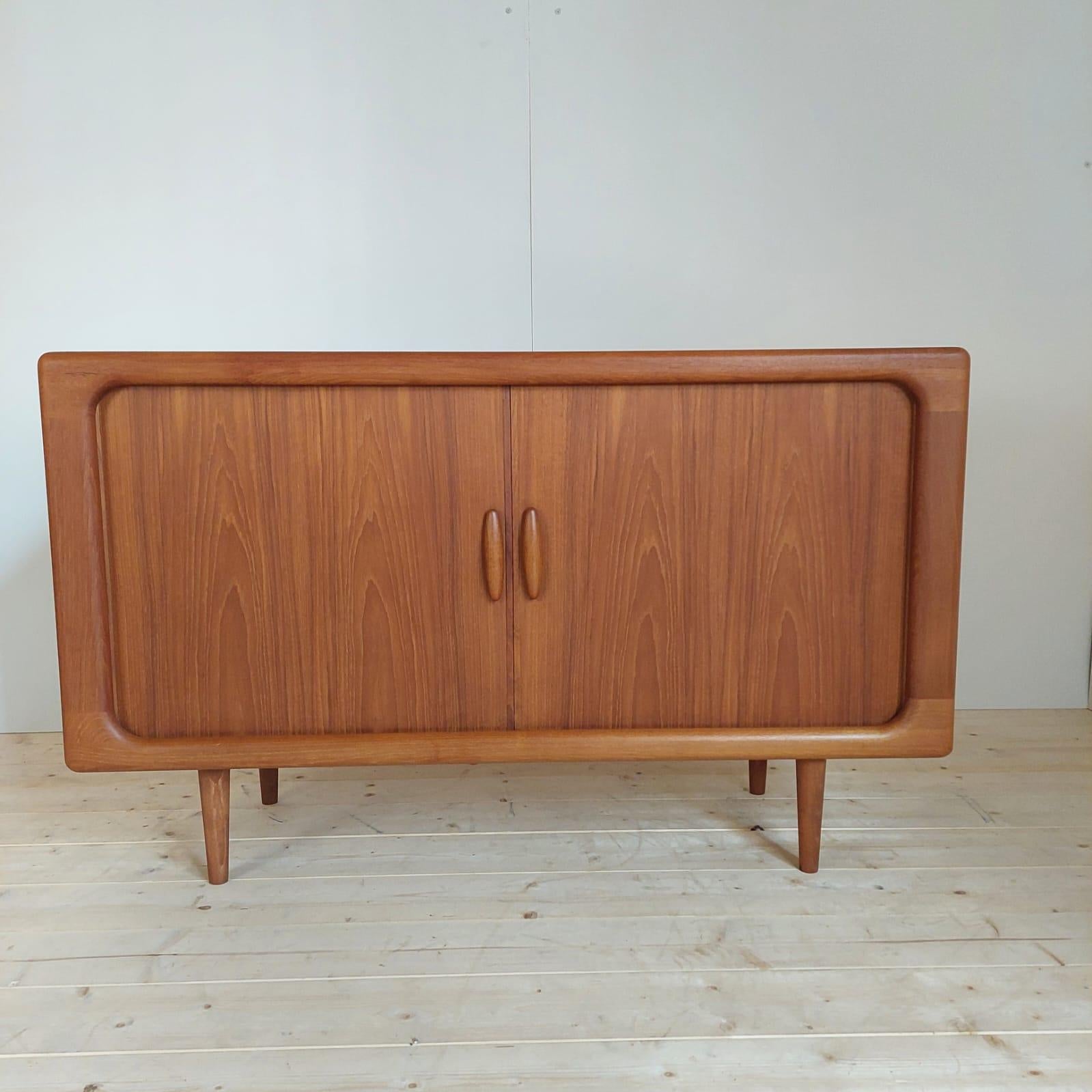Buffet en teck du milieu du siècle, Dyrlund, Danemark Années 1960