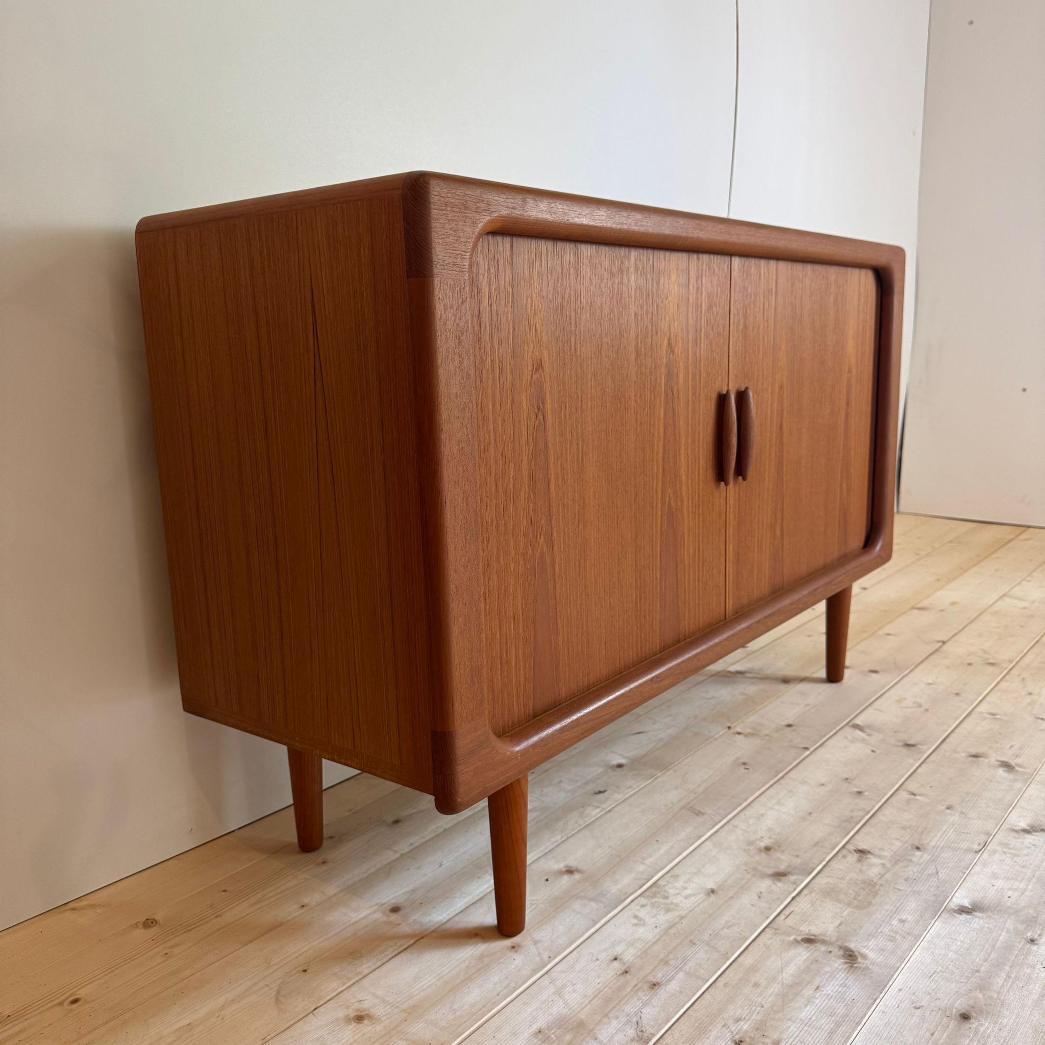 Vintage sideboard in teak, Dyrlund, Denmark 1960s Moderno de mediados de siglo en venta
