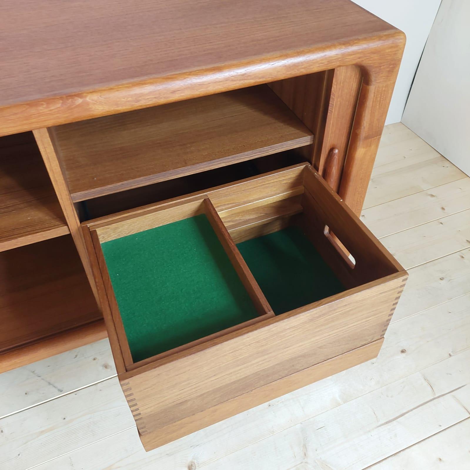 Danish Buffet vintage en teck, Dyrlund, Danemark années 1960 en vente