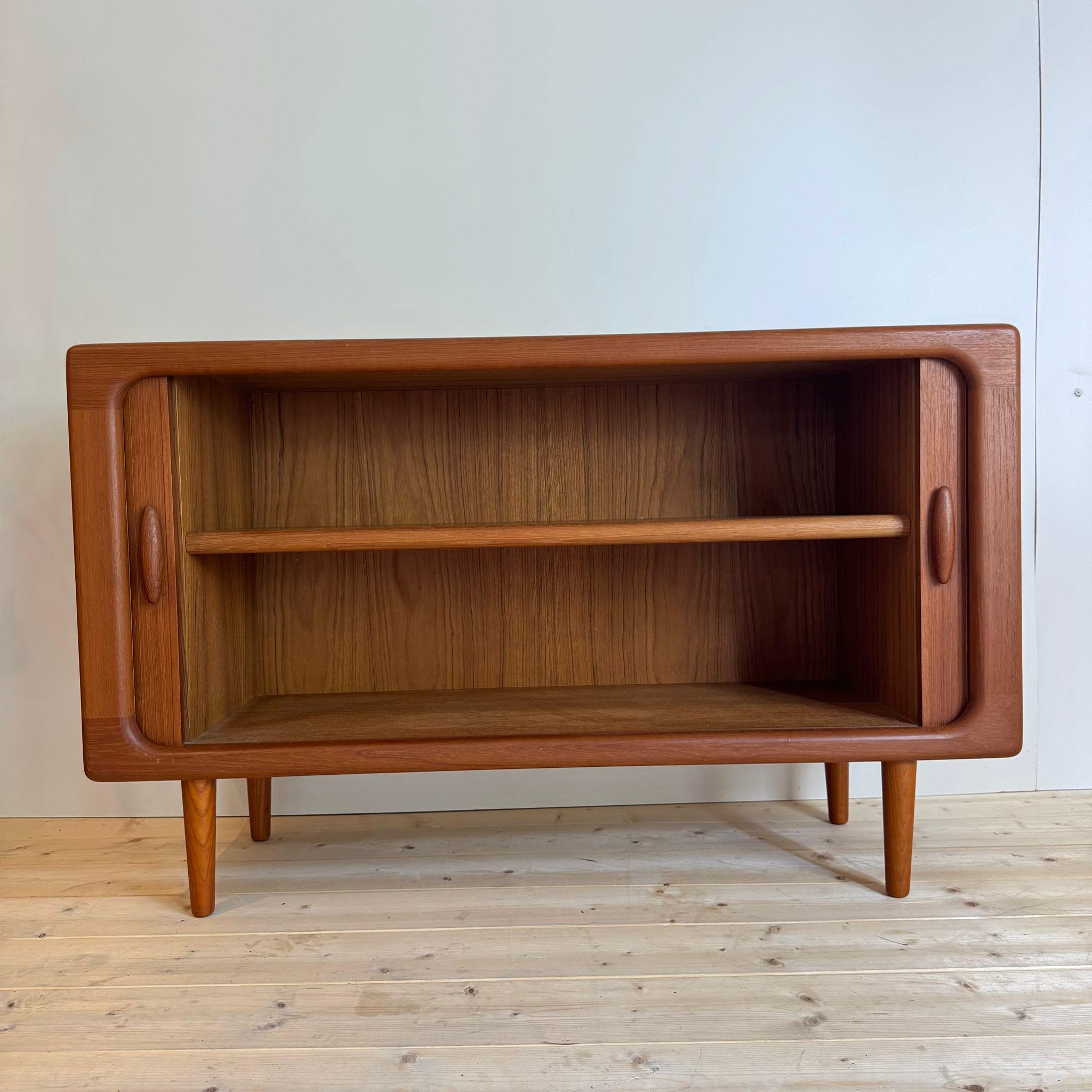 Vintage sideboard in teak, Dyrlund, Denmark 1960s Danish en venta
