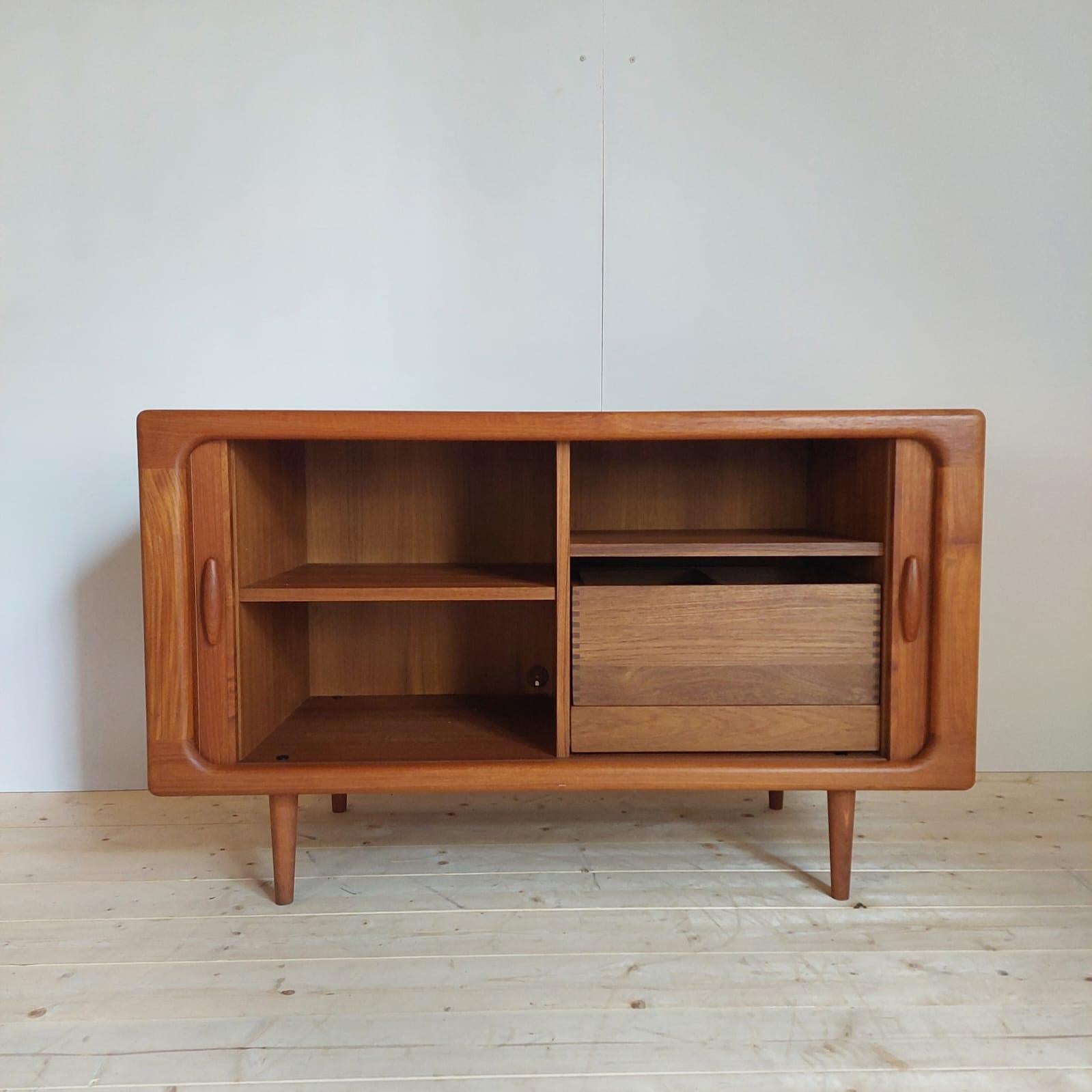 Placage Buffet vintage en teck, Dyrlund, Danemark années 1960 en vente