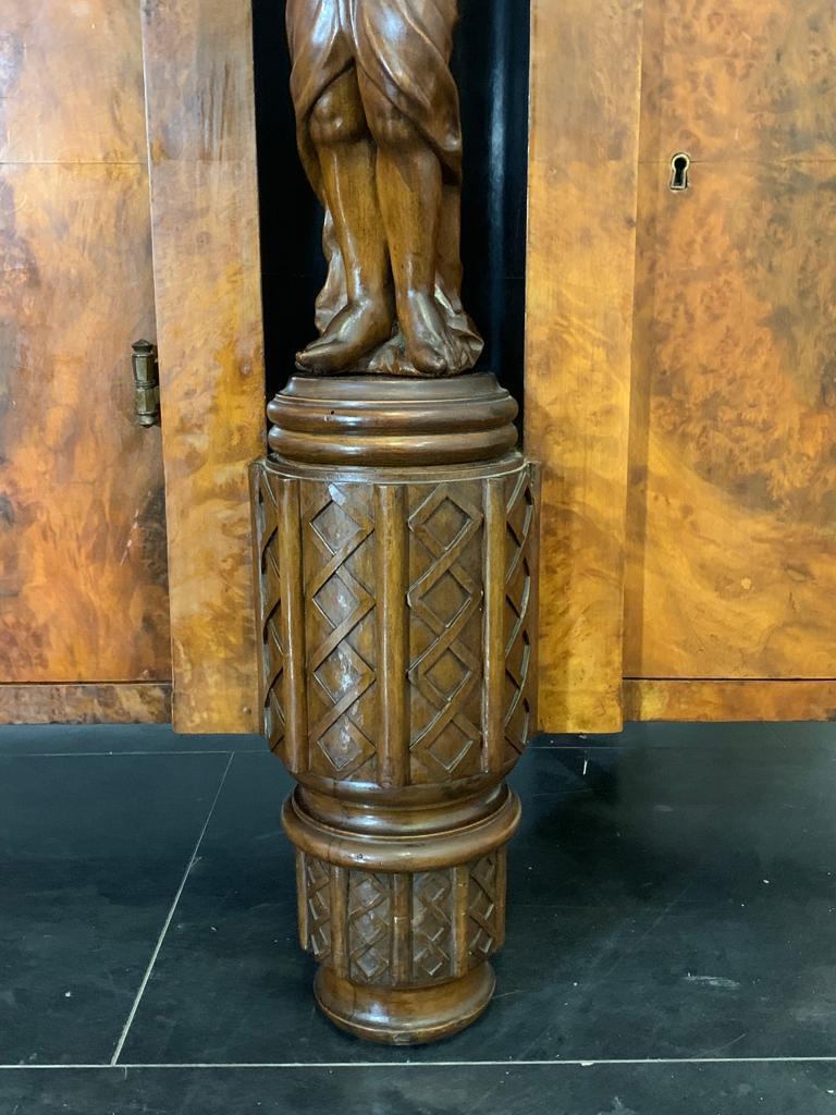 Vintage Sideboard in Walnut Root with Sculptures on the Front, 1920s For Sale 6