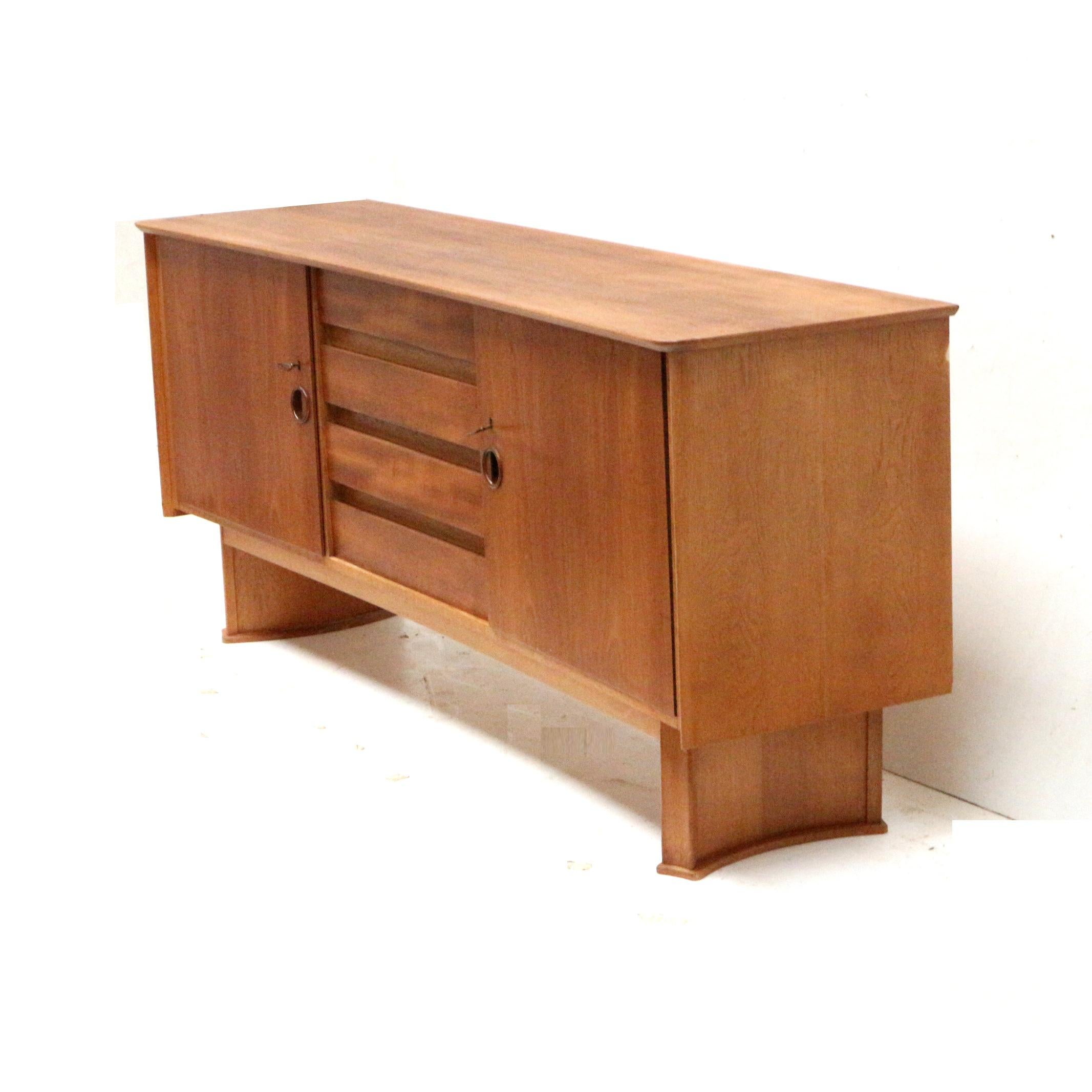 Vintage-Sideboard aus den 50er Jahren im Zustand „Gut“ in Breda, NB