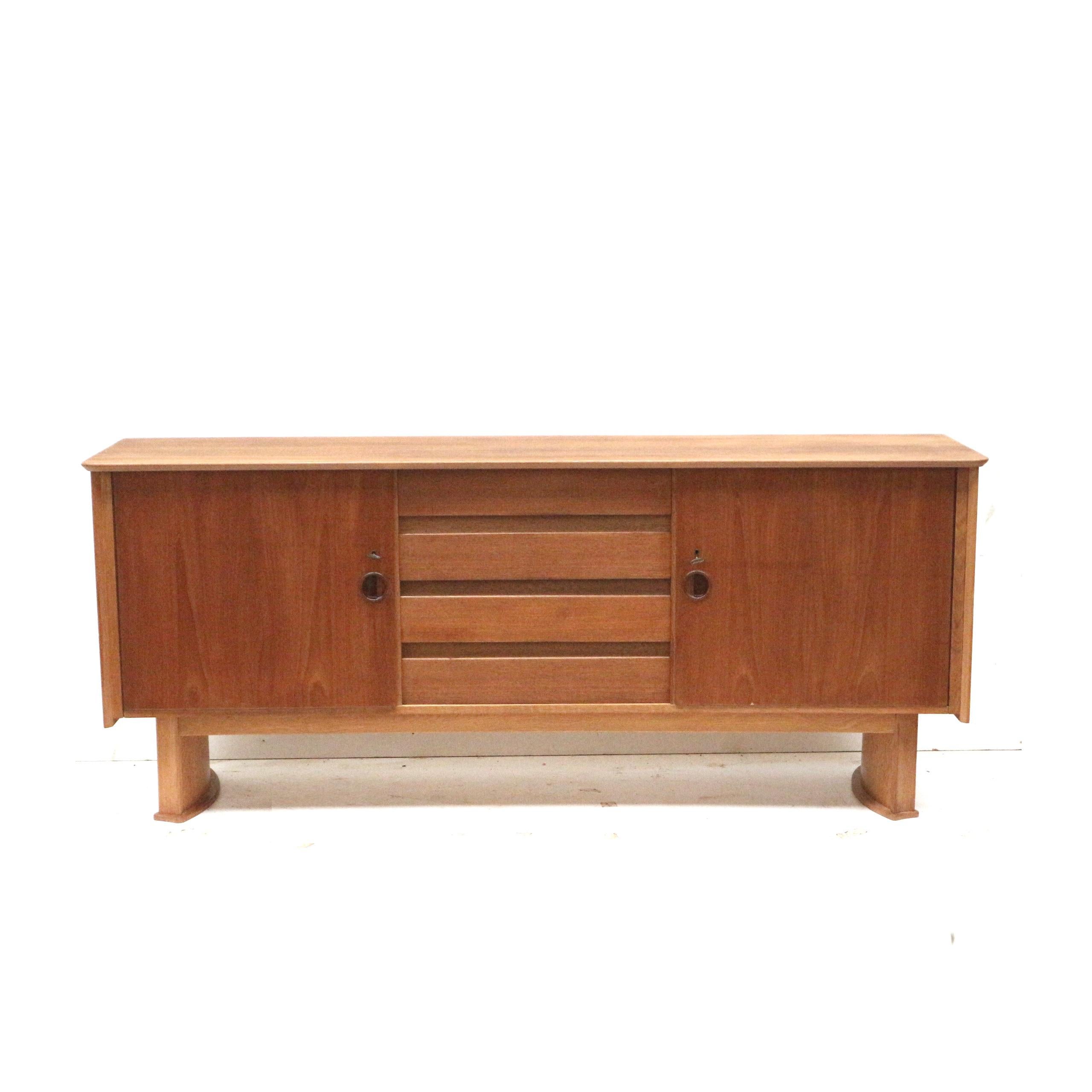 Vintage-Sideboard aus den 50er Jahren (Mitte des 20. Jahrhunderts)