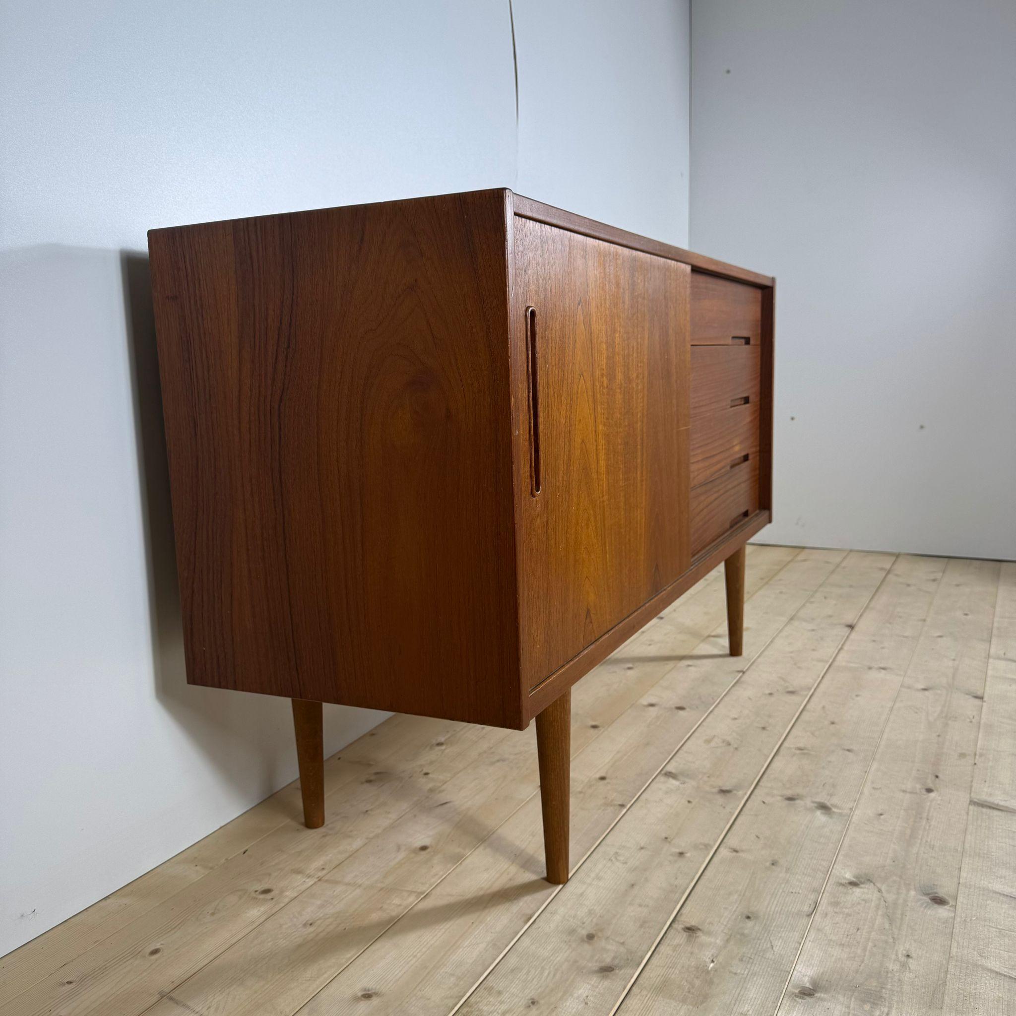 Vintage sideboard, Nils Jonsson for Troeds, Denmark 1960 For Sale 4