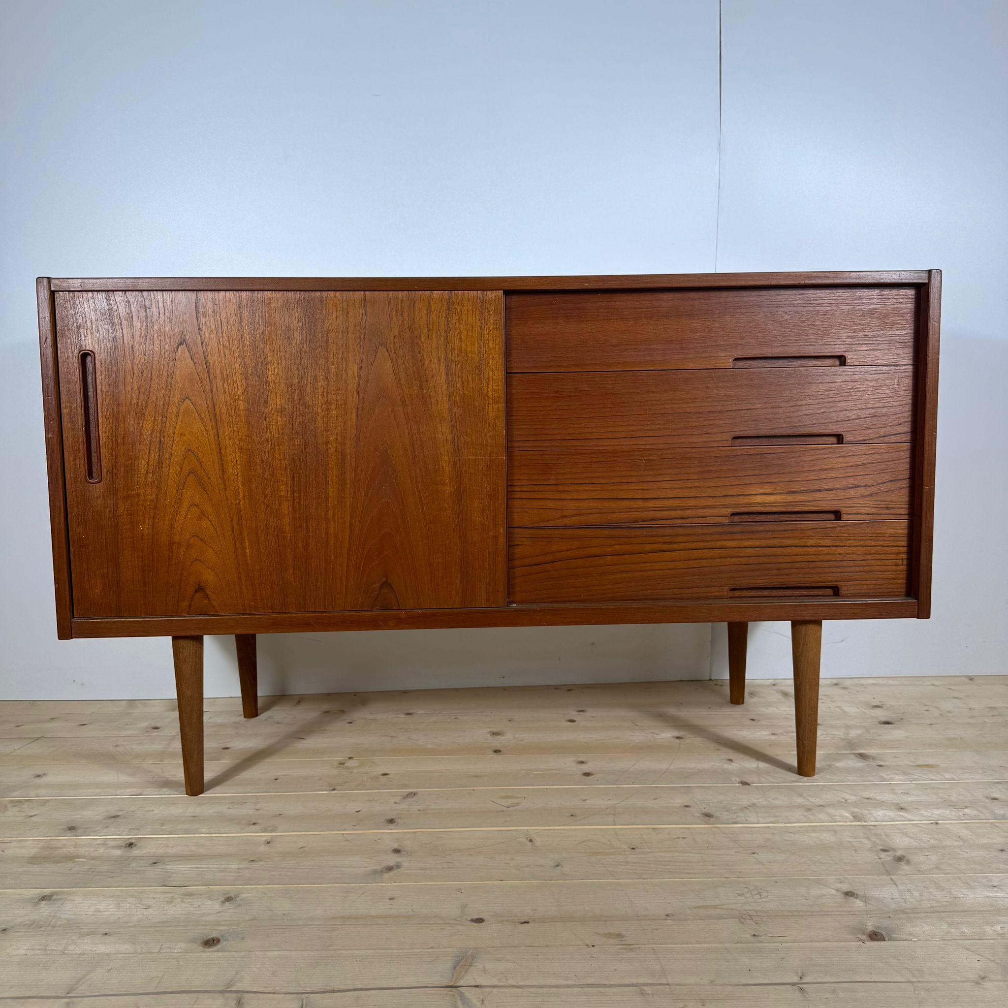 Mid-Century Modern Vintage sideboard, Nils Jonsson for Troeds, Denmark 1960 For Sale