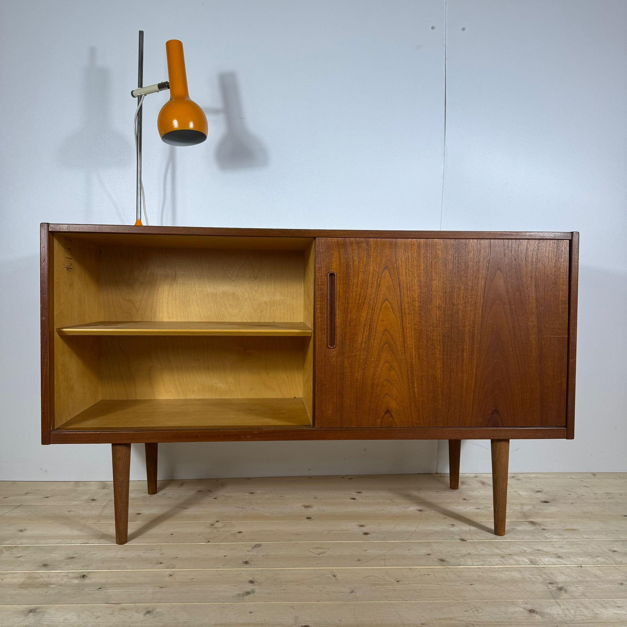 Veneer Vintage sideboard, Nils Jonsson for Troeds, Denmark 1960 For Sale