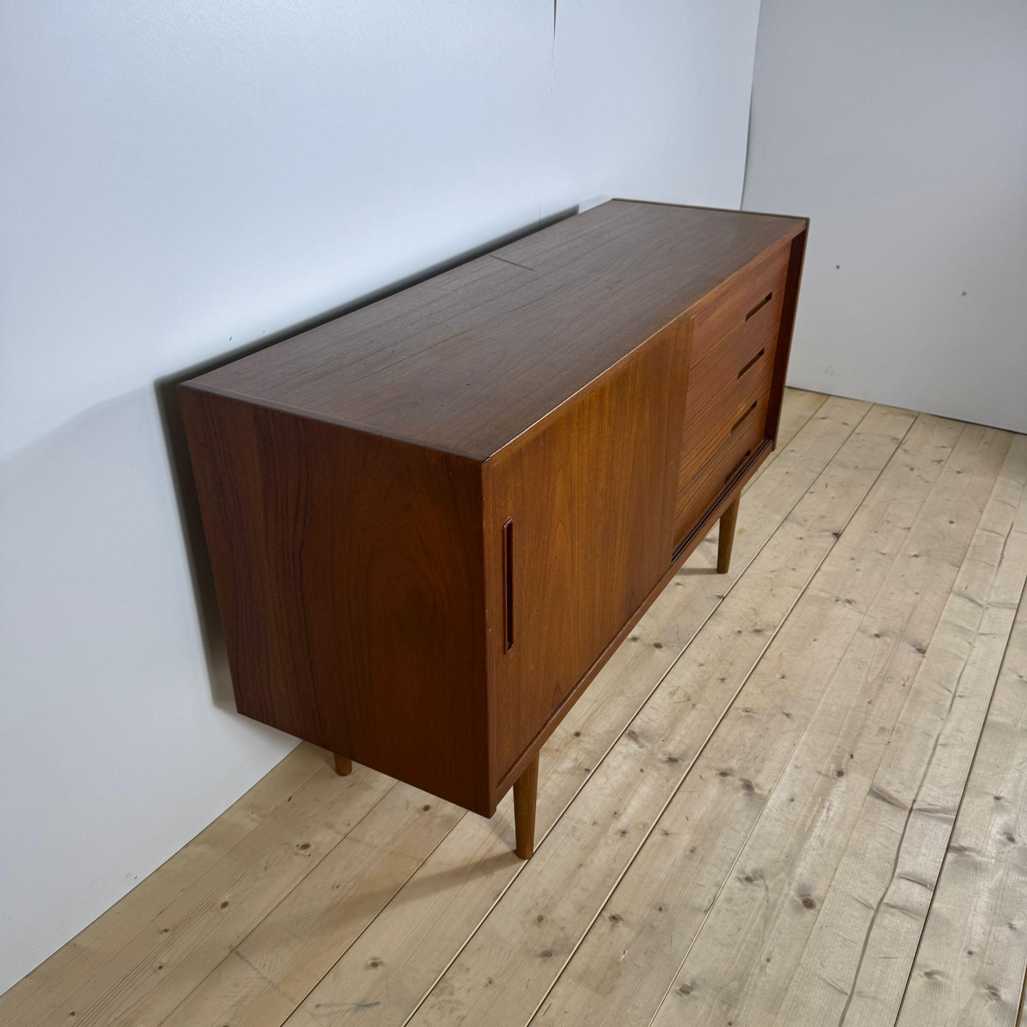 Mid-20th Century Vintage sideboard, Nils Jonsson for Troeds, Denmark 1960 For Sale
