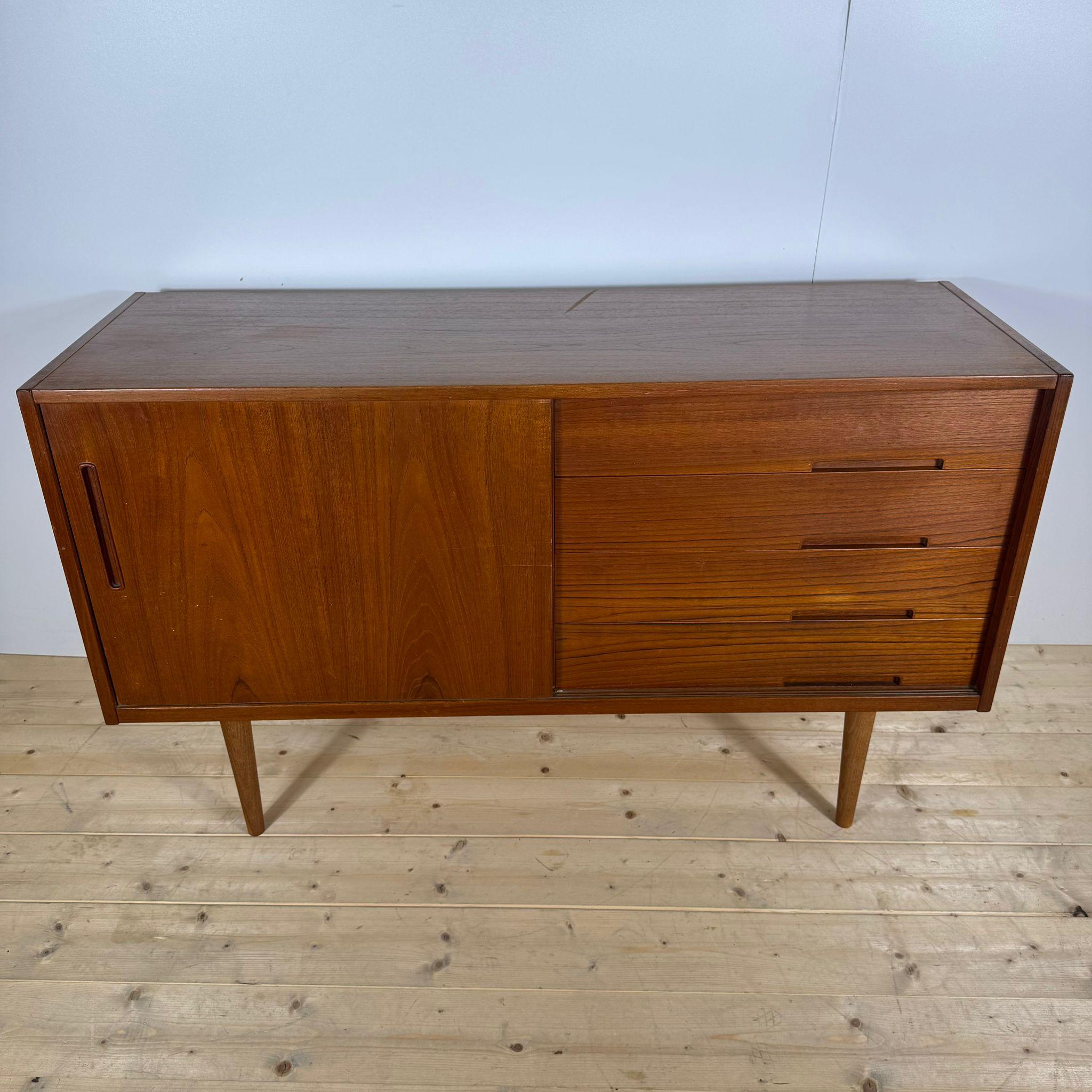 Vintage sideboard, Nils Jonsson for Troeds, Denmark 1960 For Sale 1