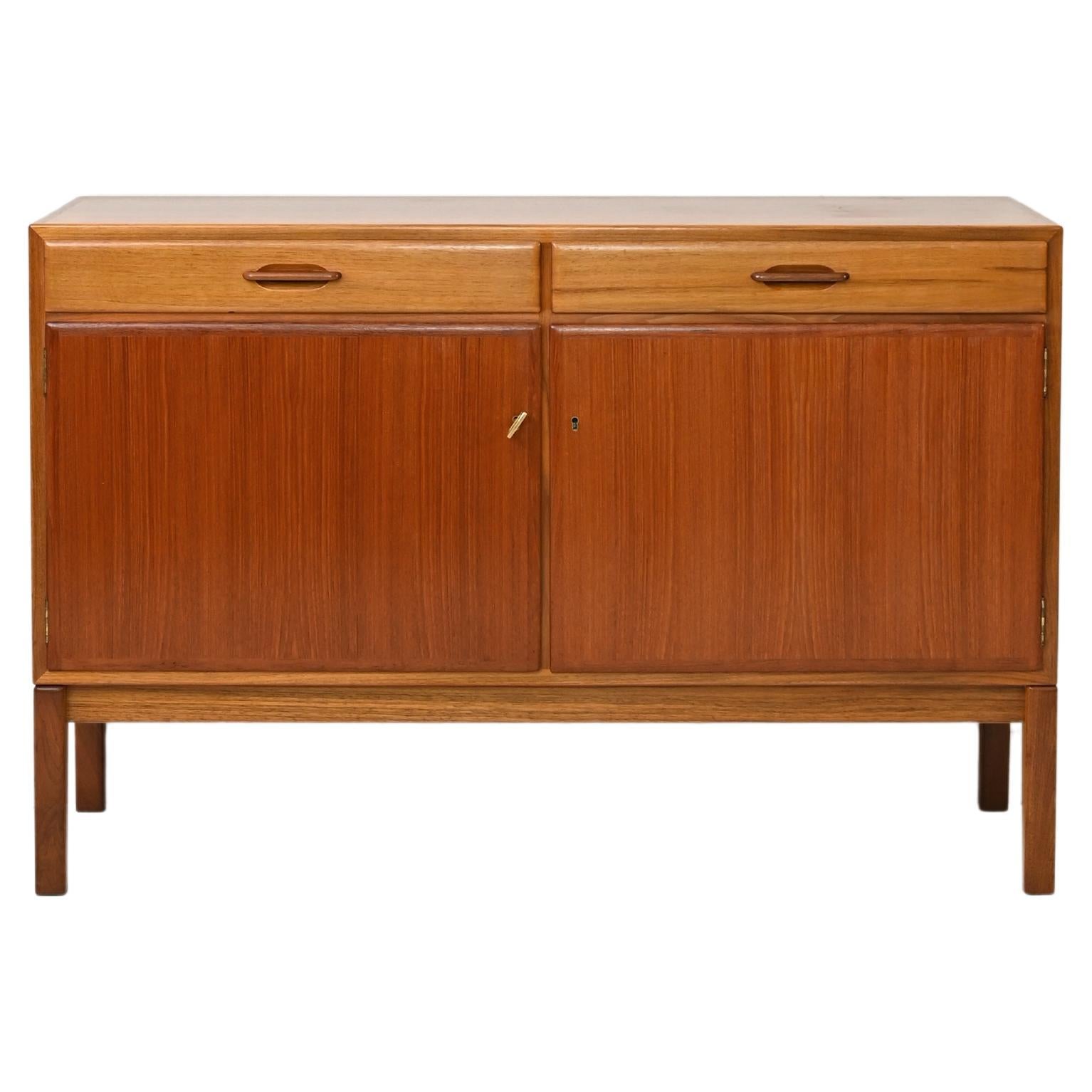 1920s McClellan Manufacturing Walnut Sideboard For Sale at 1stDibs