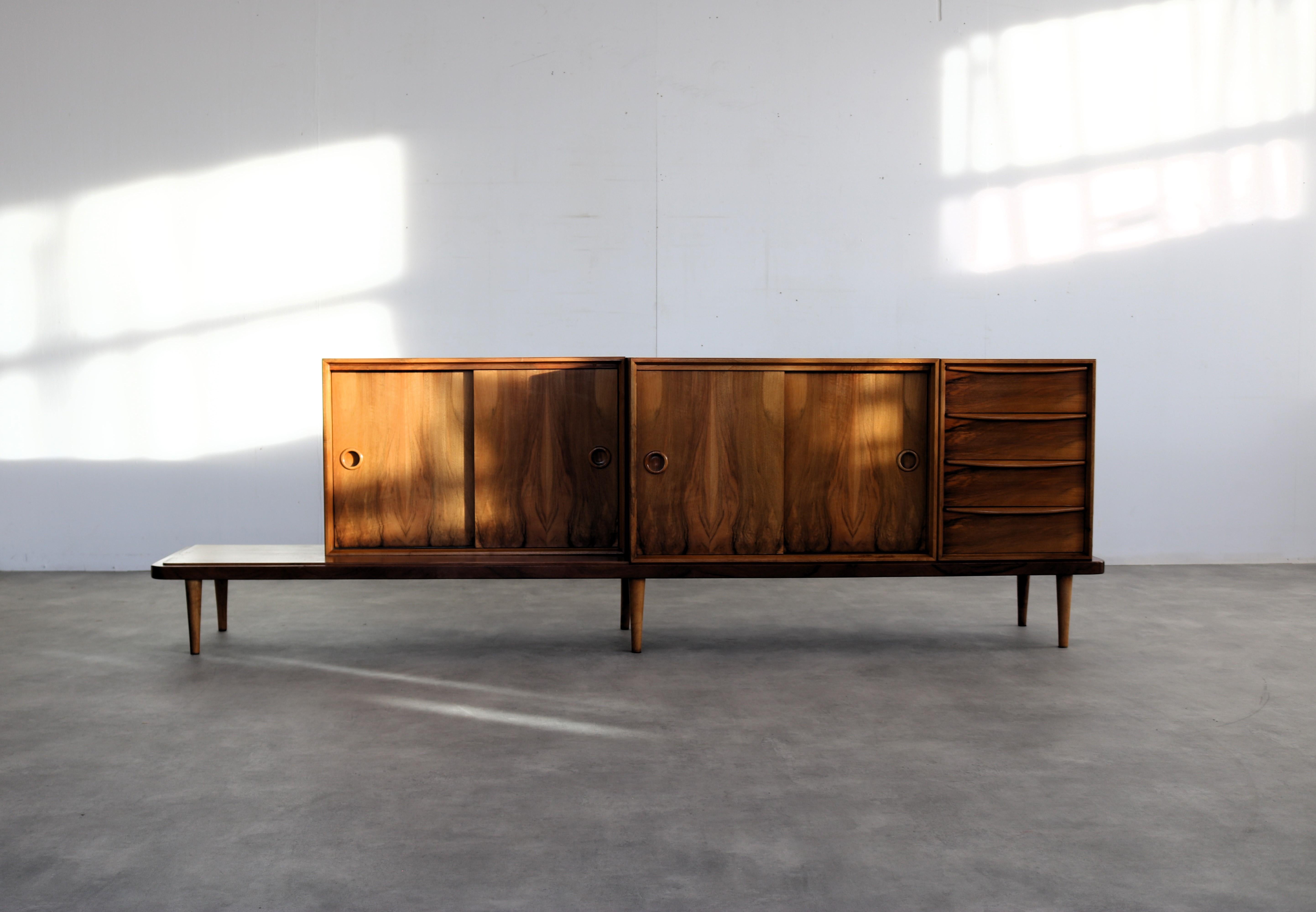 vintage sideboard  sideboard  1950s  Fristho

period  1950s
design  Rudolf Glatzel  Fristho  The Netherlands
condition  good  light signs of use 
size  76 x 247 x 42 (hxwxd)

details  walnut; 

article number  2600