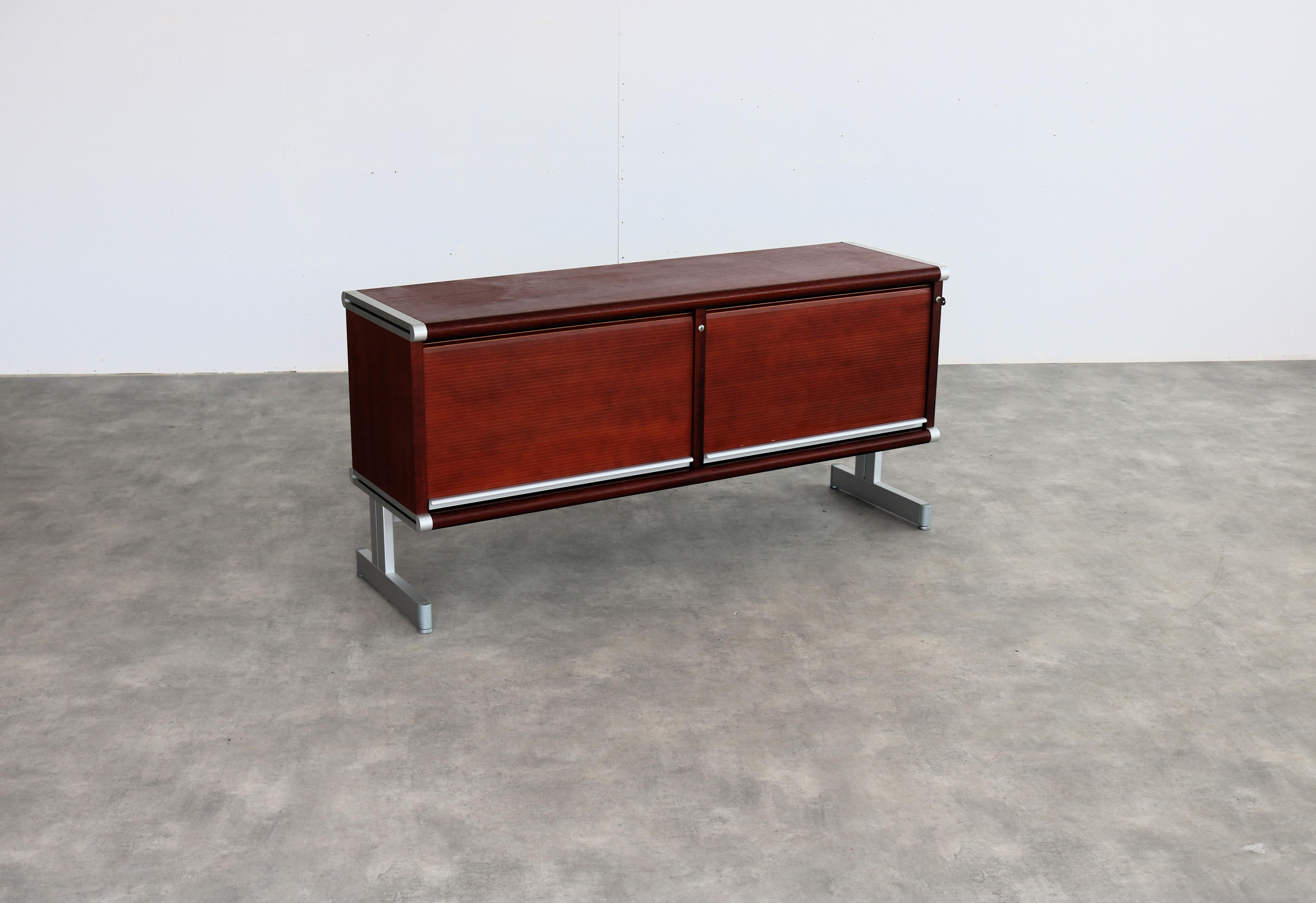 Suédois Buffet vintage  buffet  mobilier de bureau  1970s en vente