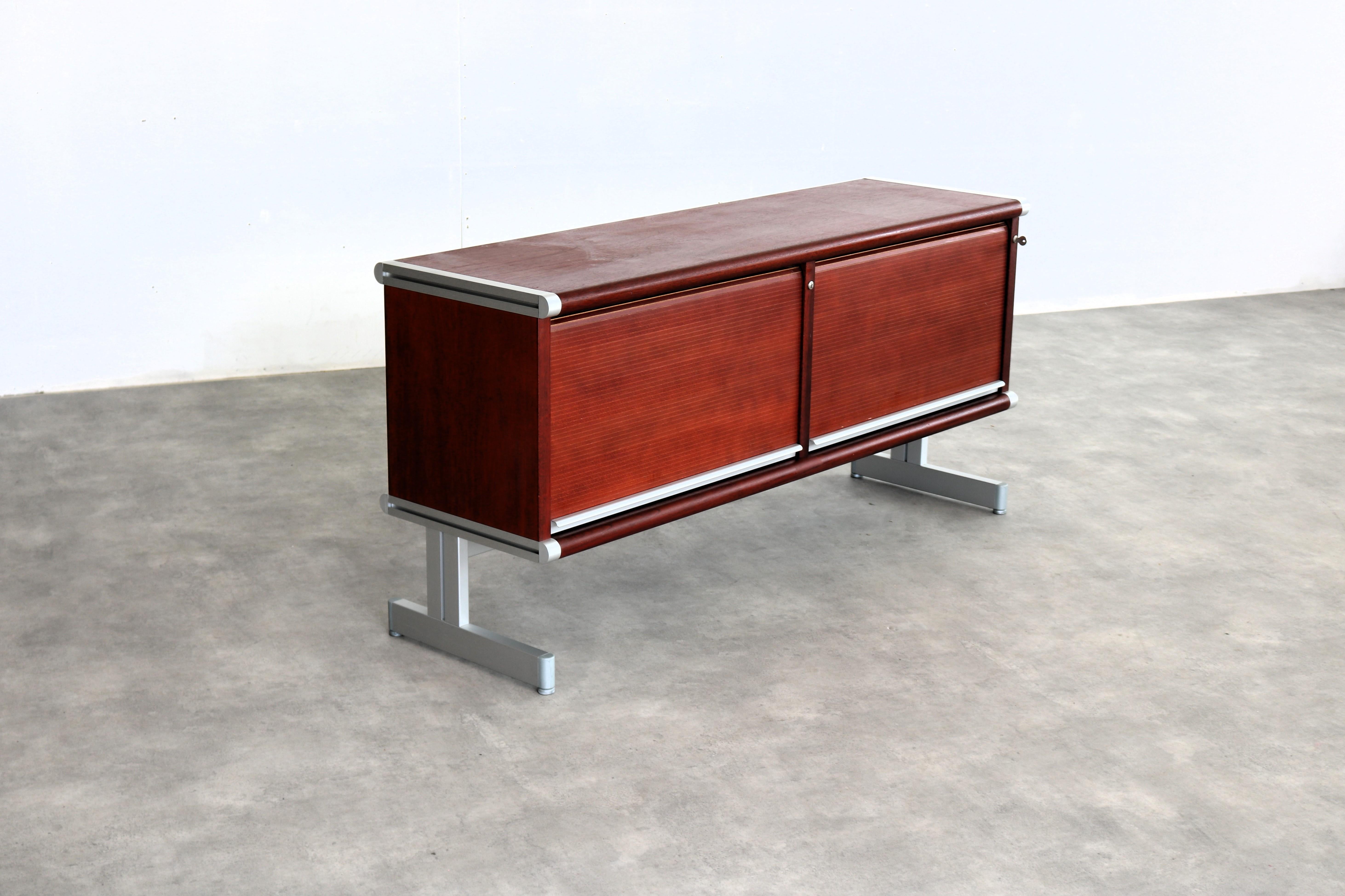 Buffet vintage  buffet  mobilier de bureau  1970s Bon état - En vente à Lemmer, NL