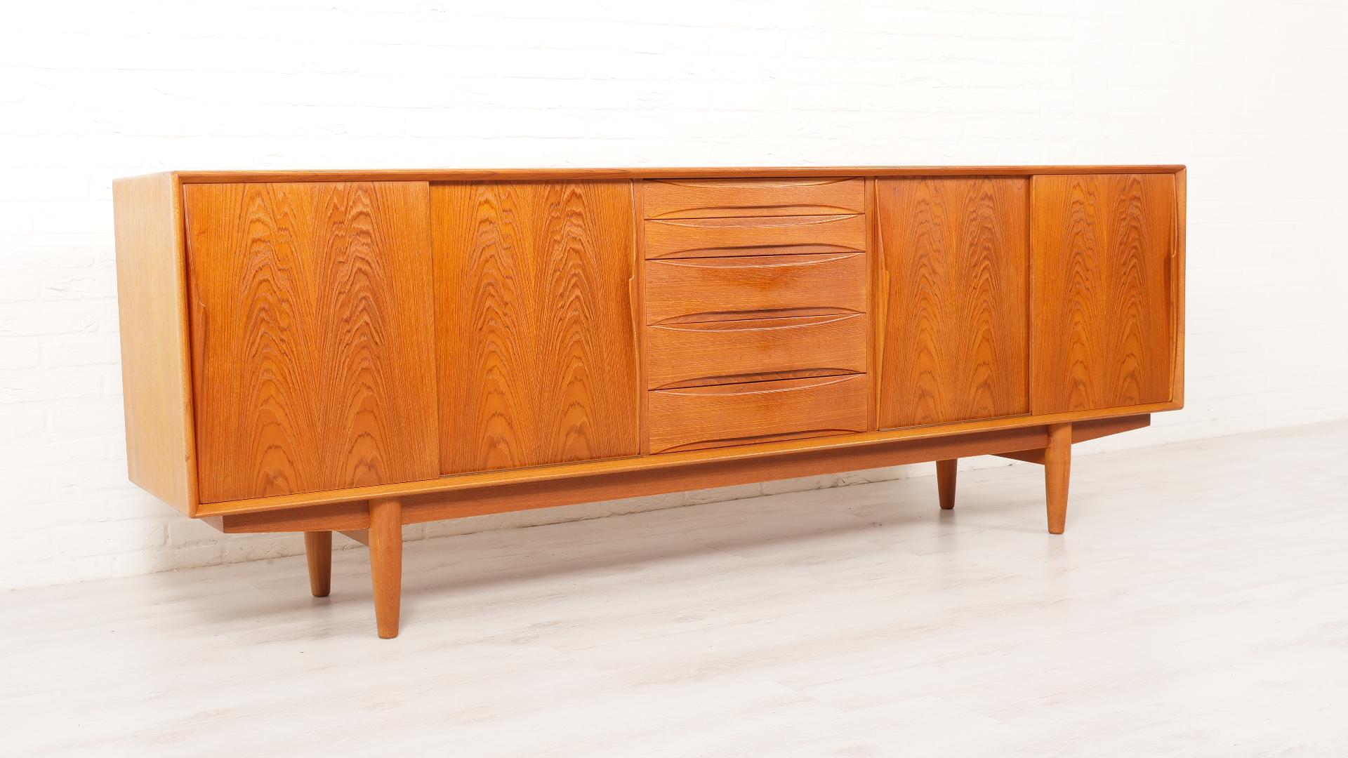 Danish Vintage sideboard  Teak  Arne Vodder  Dyrlund  220 cm For Sale