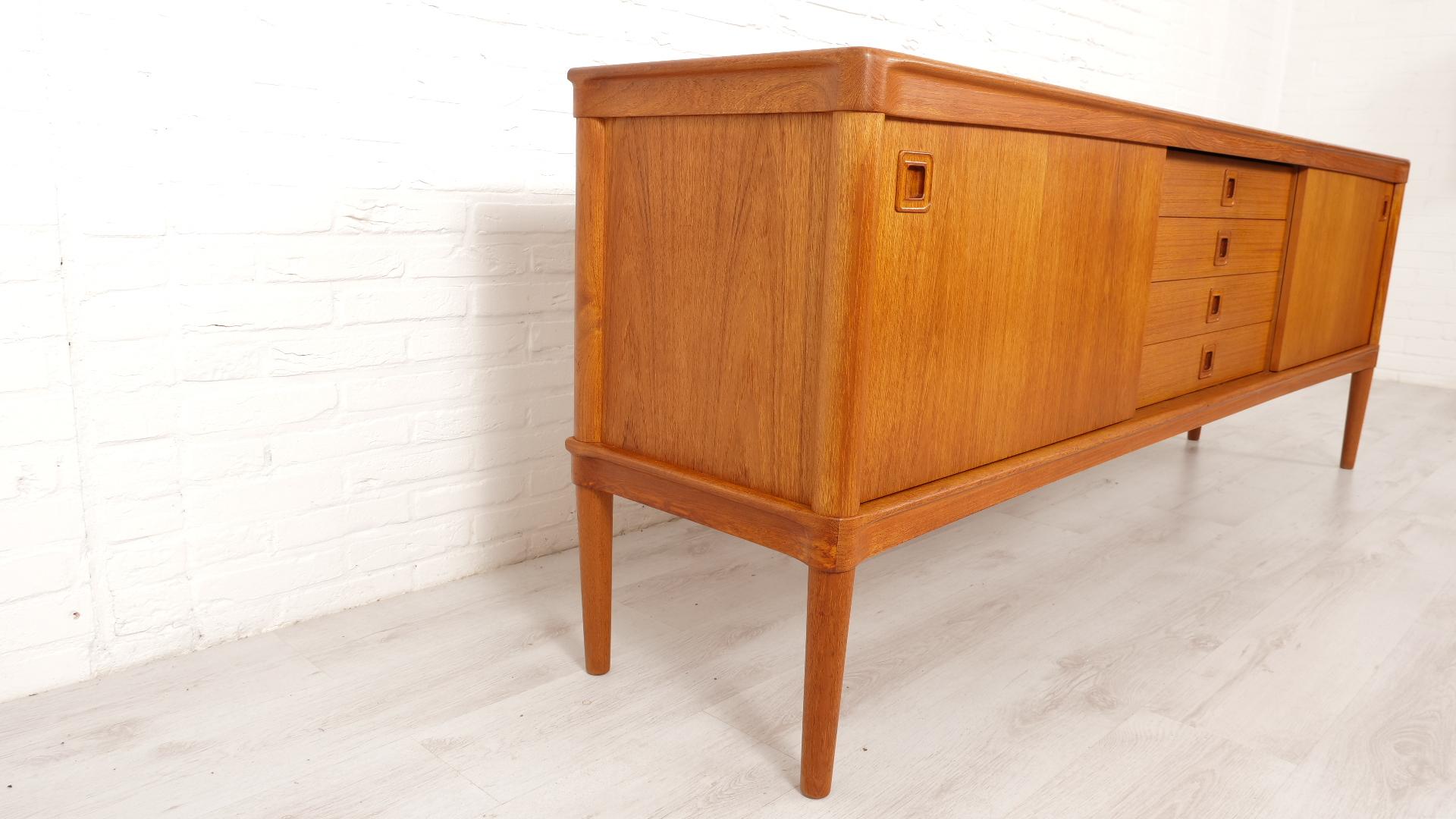 Vintage sideboard  Teak  Bramin  H.W. Klein  225 cm In Good Condition For Sale In VEENENDAAL, NL