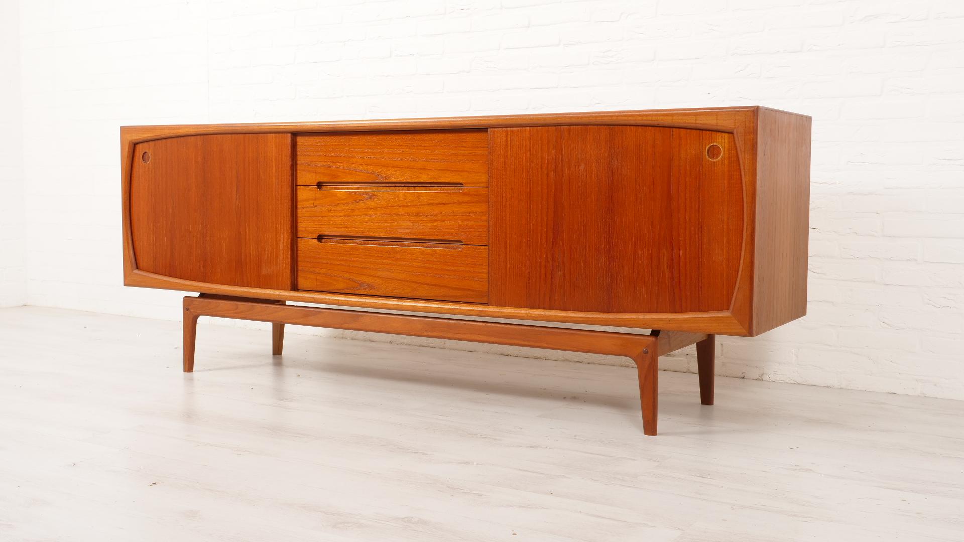 Mid-Century Modern Vintage sideboard  Teak  Danish design  200 cm For Sale