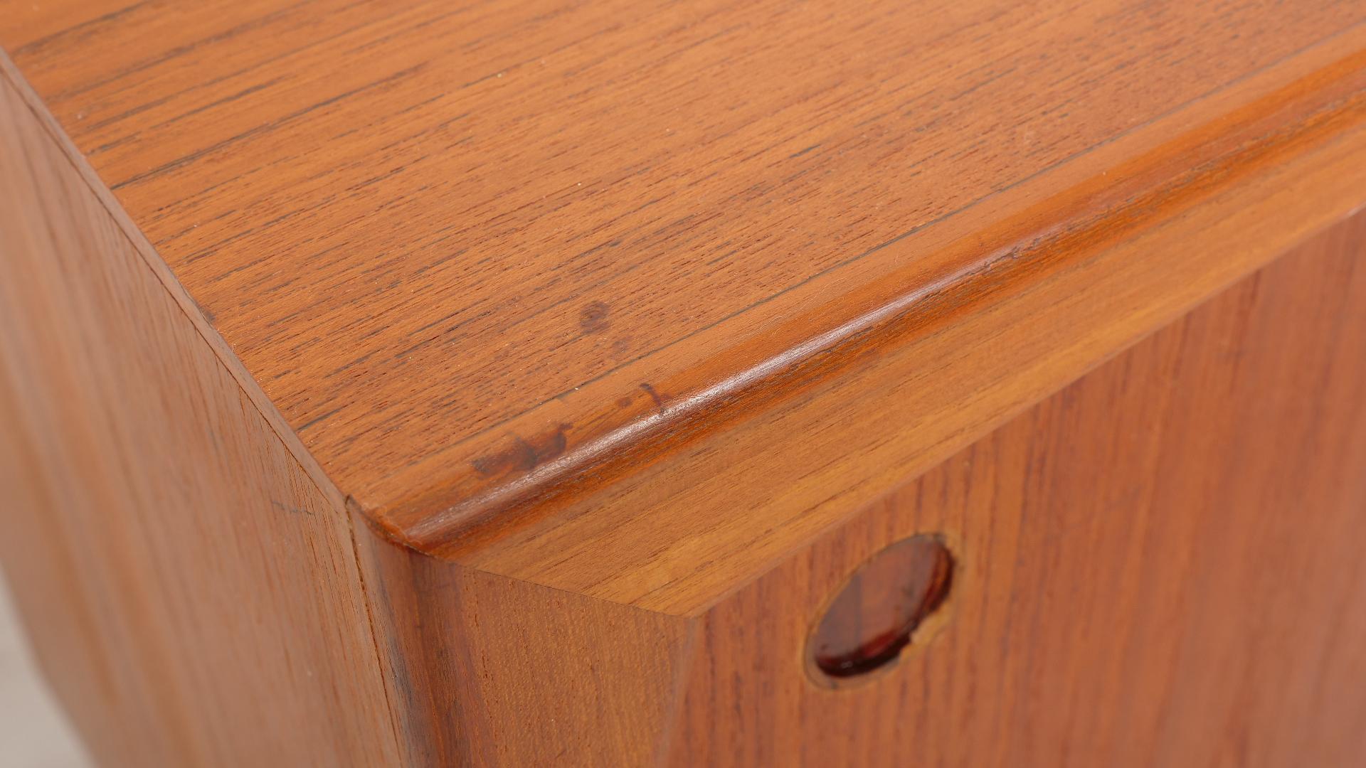 Vintage sideboard  Teak  Danish design  200 cm For Sale 1
