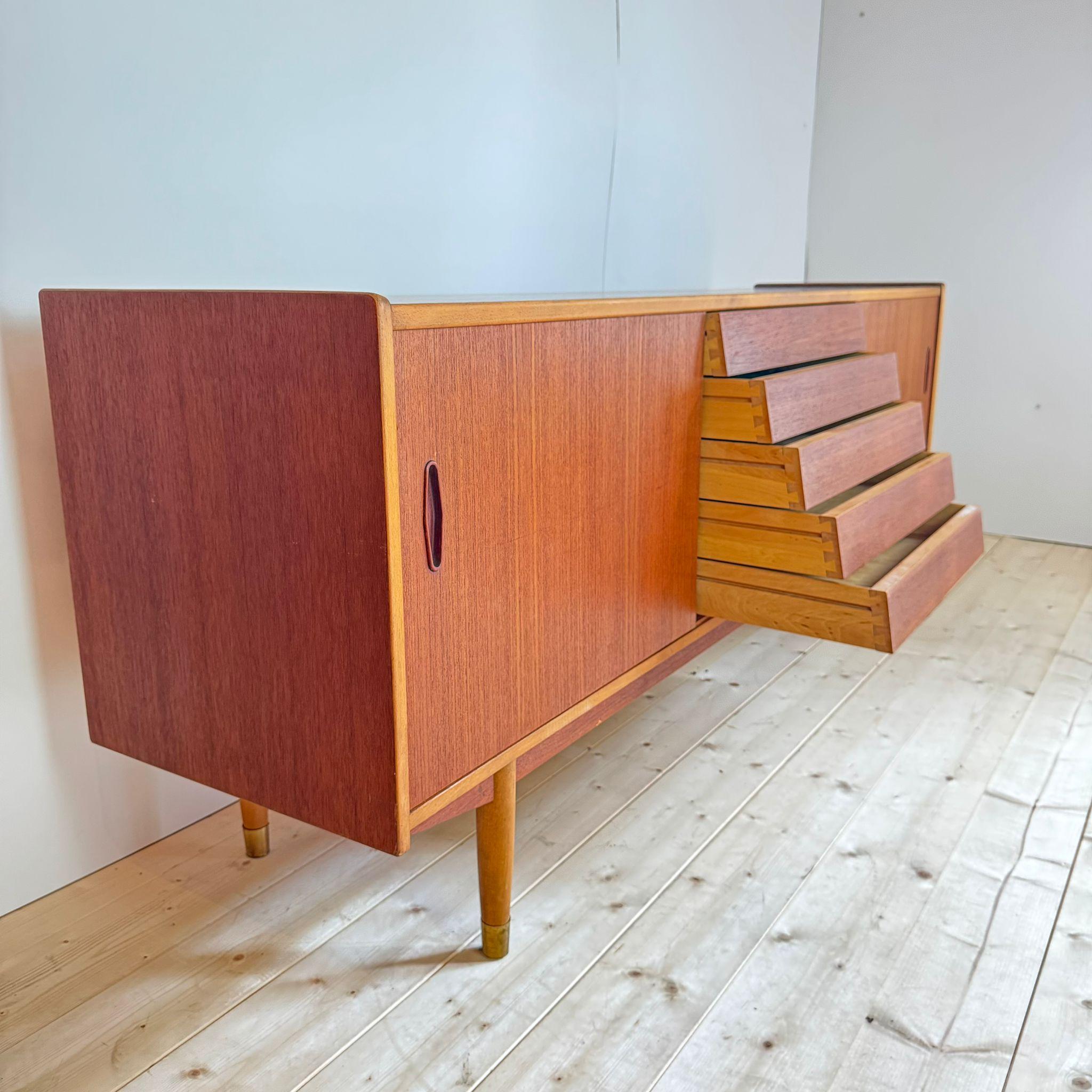 Vintage sideboard 'Trio', Nils Jonsson for Hugo Troeds, Sweden 1960s For Sale 2