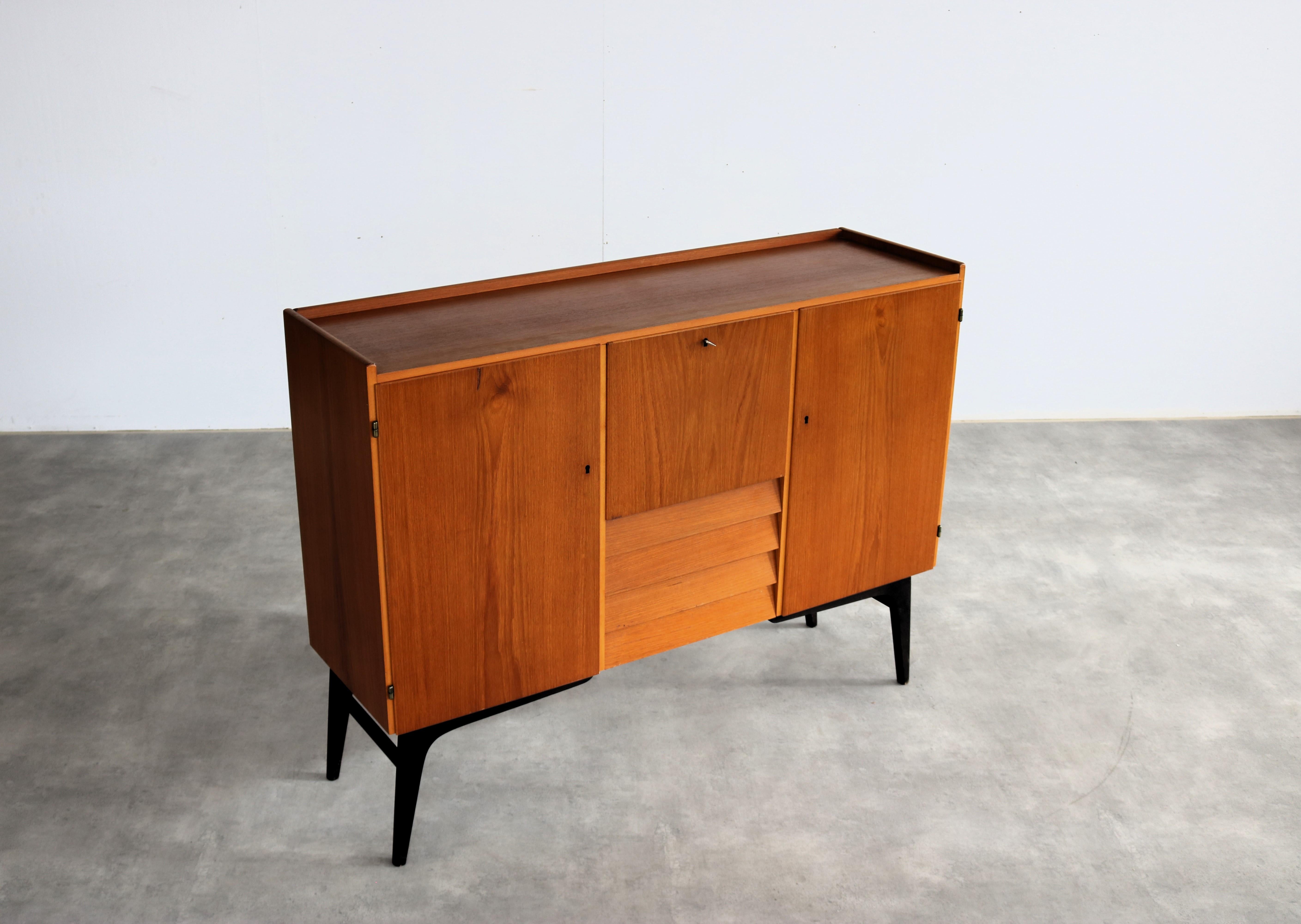 aparador vintage  armario de pared  60s  Sueco en venta 5