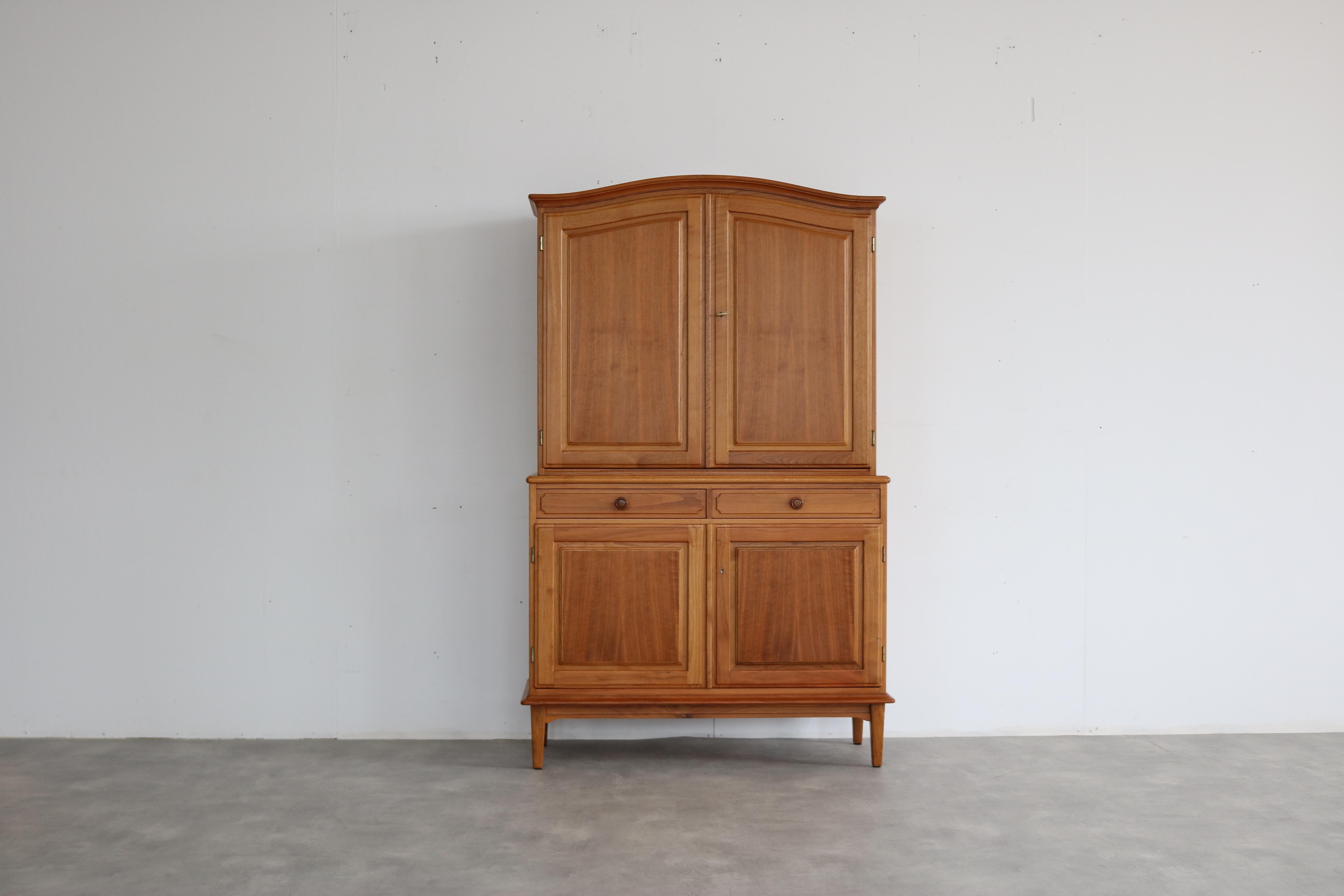 
vintage sideboard | wall cupboard | 60s | Swedish

period | 60's
design | unknown | Sweden
condition | good | light signs of use
size | 173 x 105 x 43 (hxwxd)

details | teak;

article number | 2125