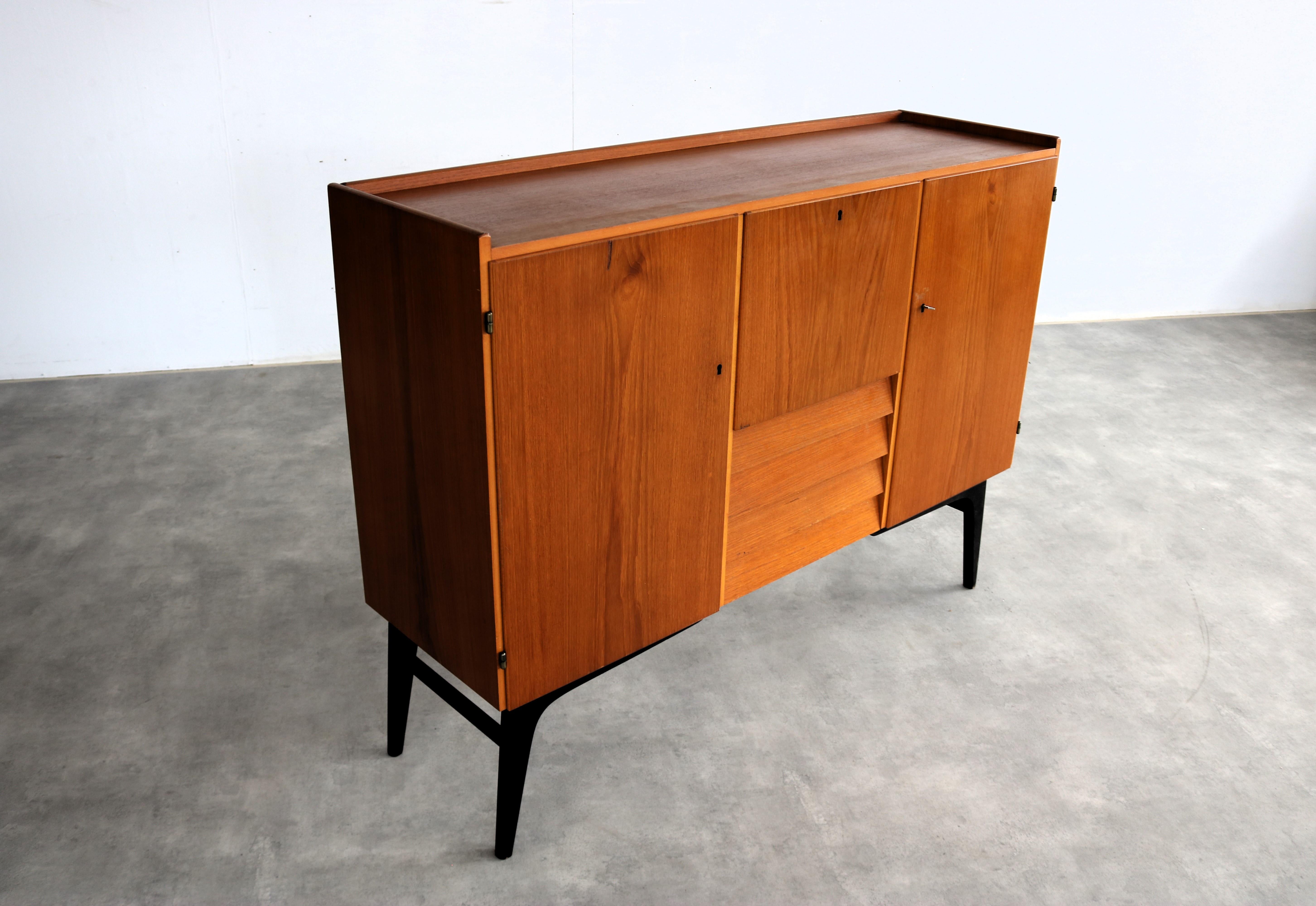 aparador vintage  armario de pared  60s  Sueco Vidrio en venta