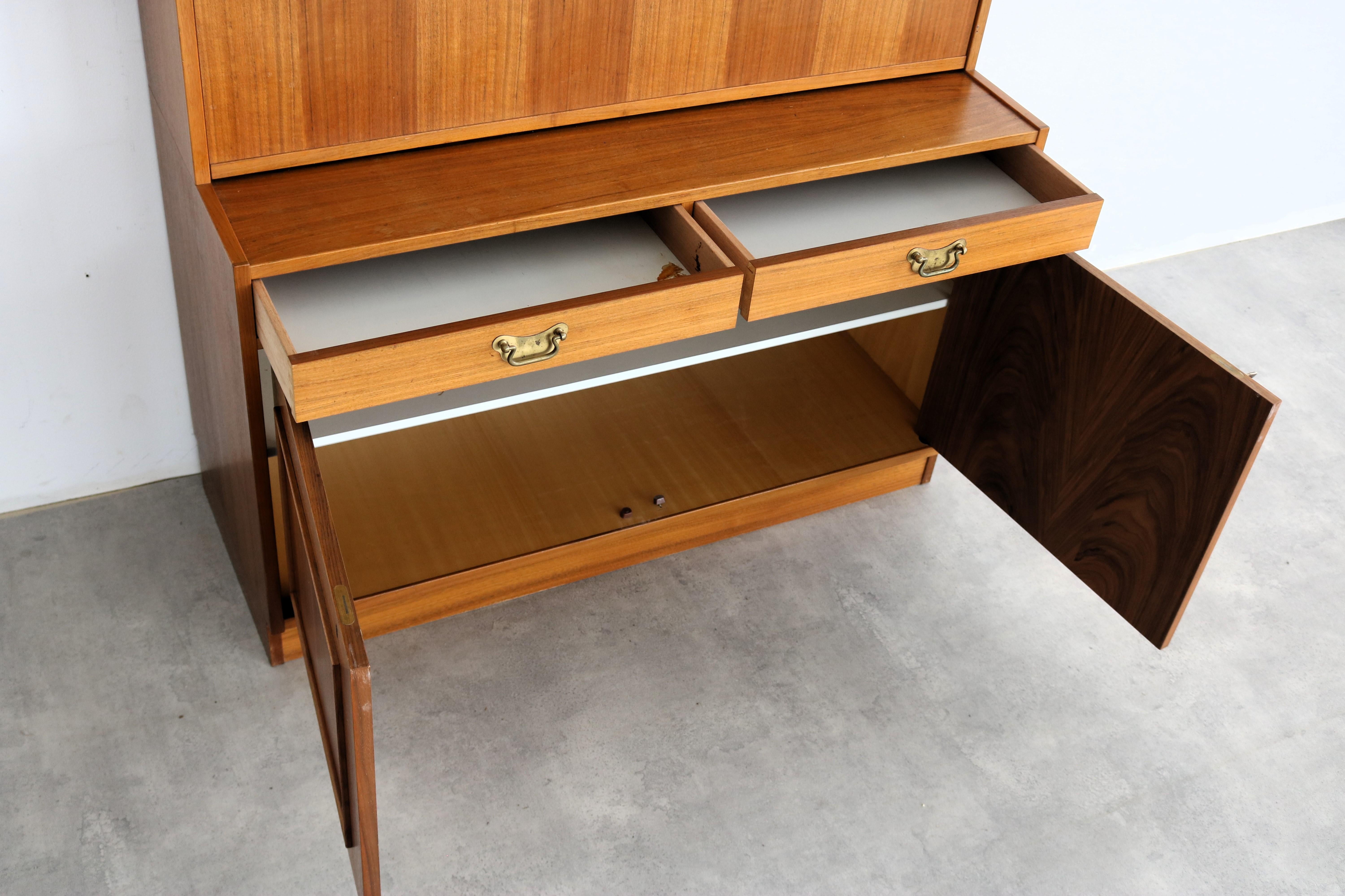 credenza vintage  armadio a muro  60s  Svedese in vendita 2