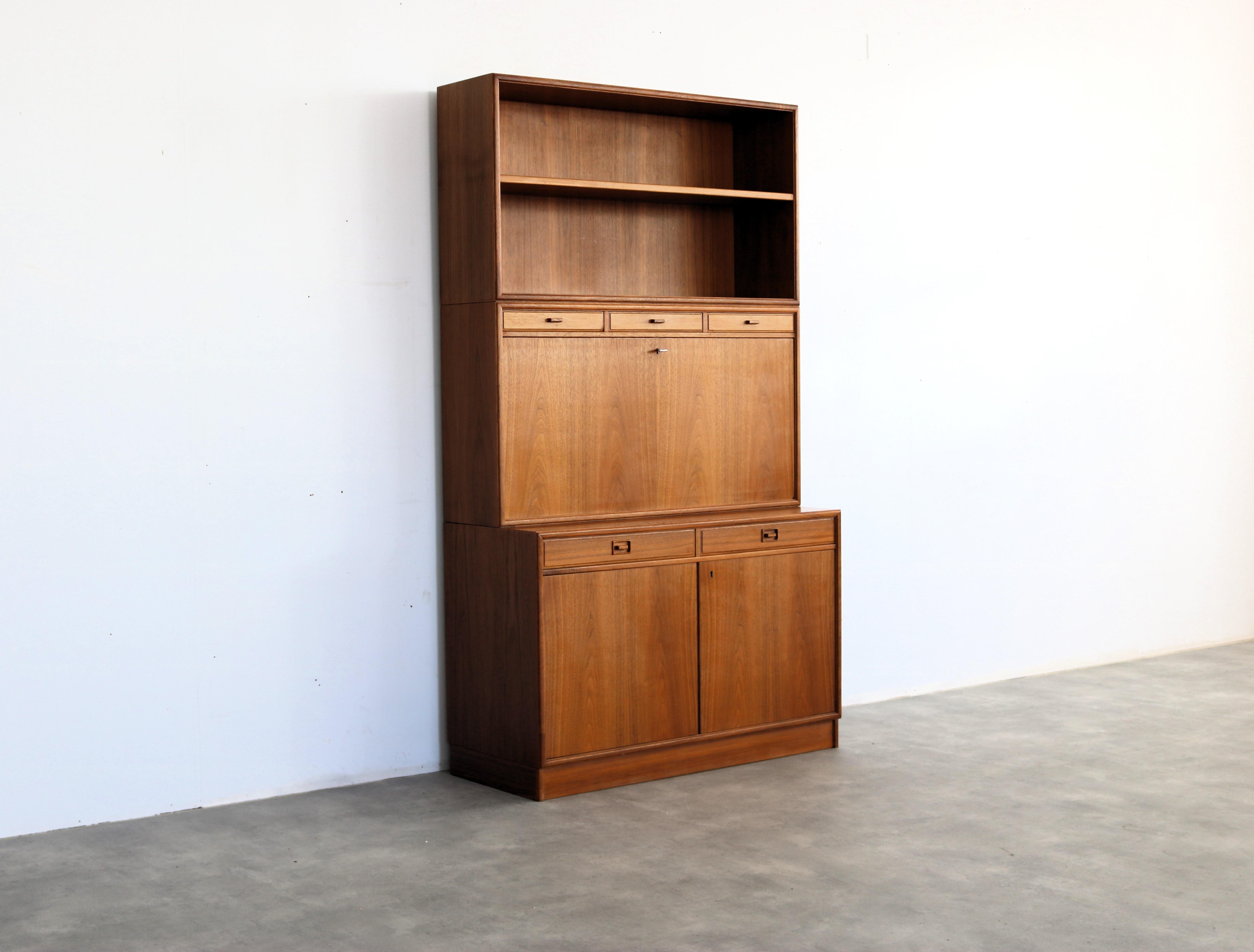 Milieu du XXe siècle buffet vintage  armoire murale  unité murale  60's en vente